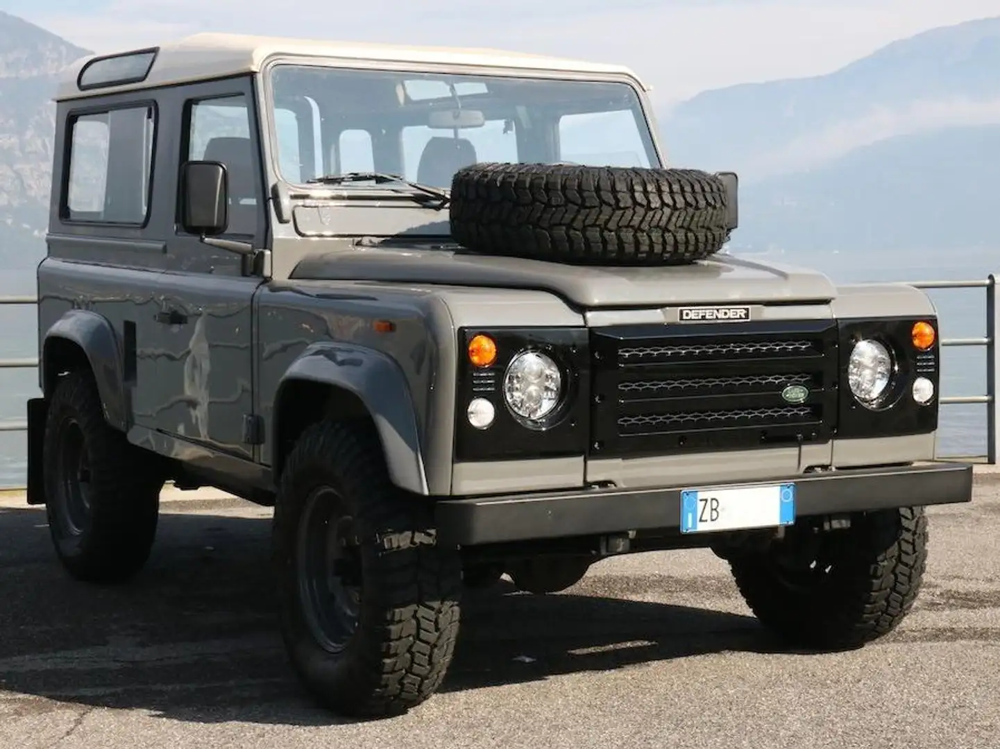 Land Rover Defender Defender 90 2.5 tdi Hard top Grigio - 1