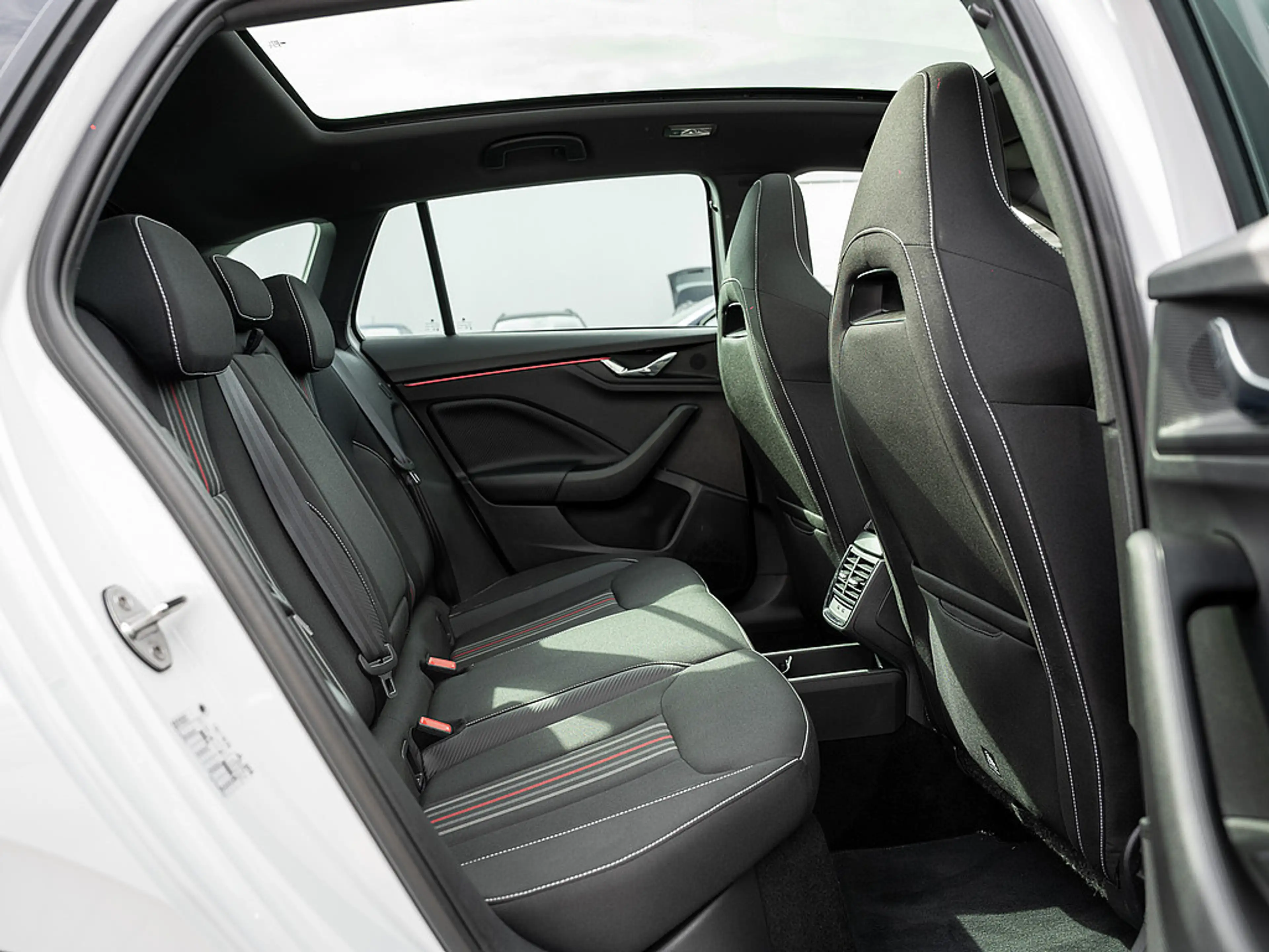 Skoda Scala 1.0 TSI Monte Carlo PANO KAM MATRIX SHZ — photo 4