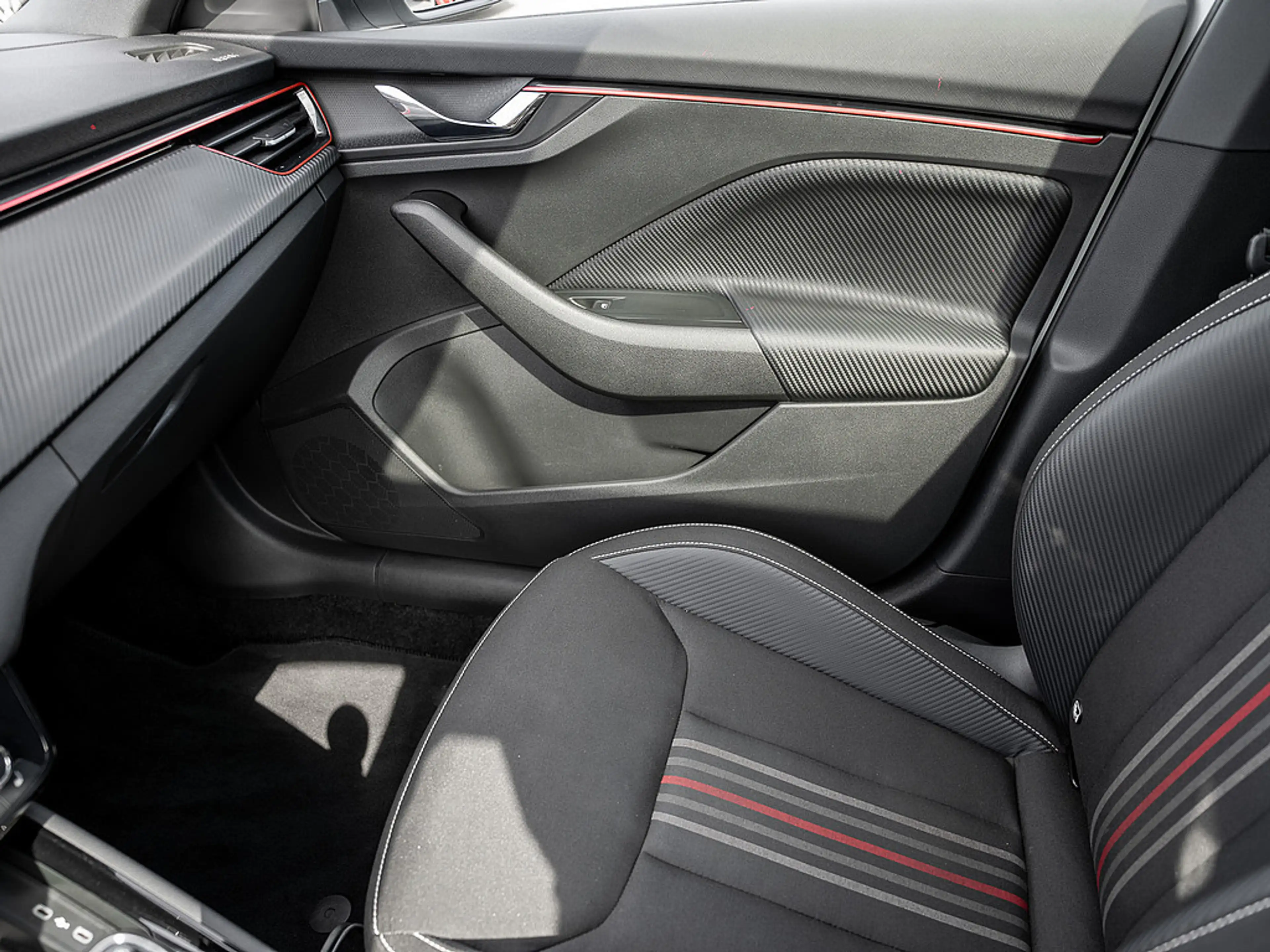 Skoda Scala 1.0 TSI Monte Carlo PANO KAM MATRIX SHZ — photo 10
