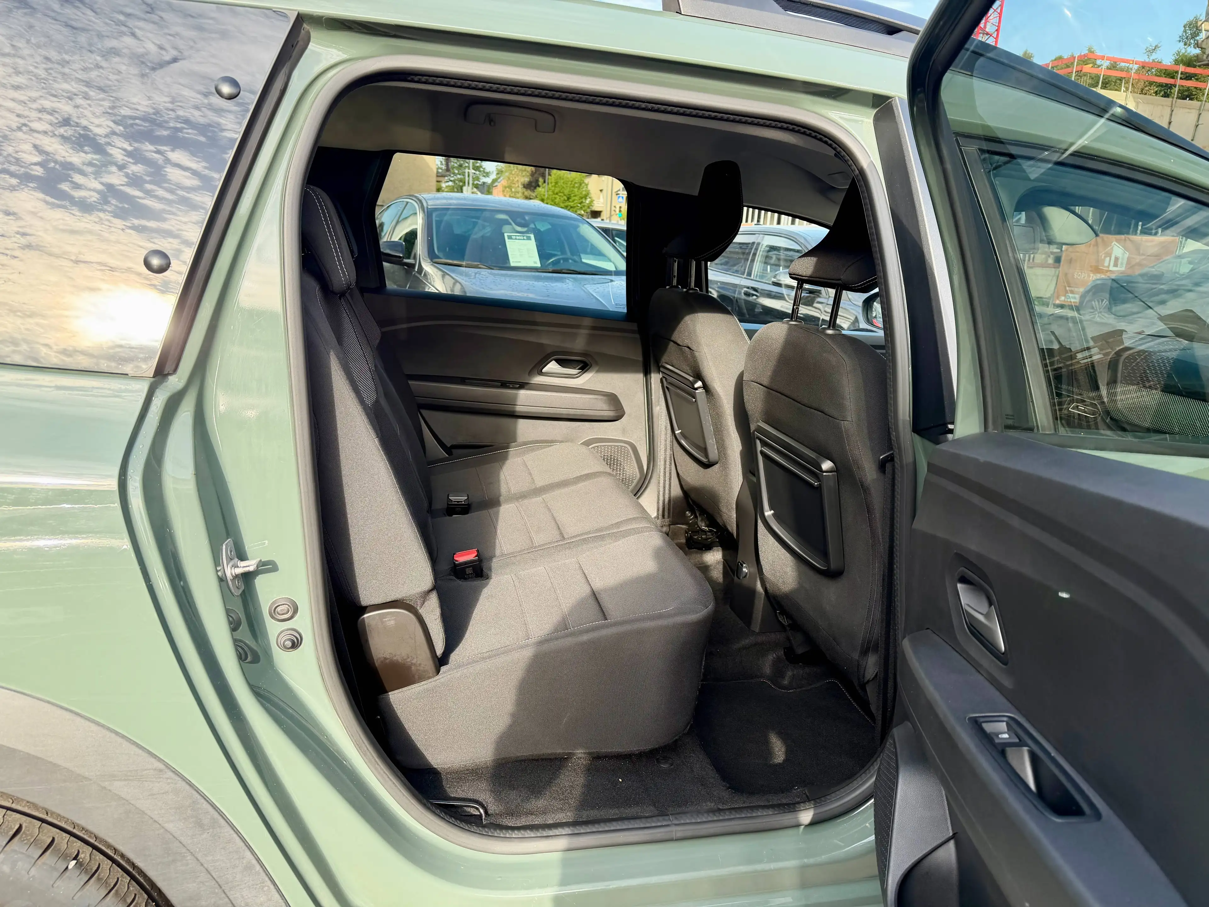 Dacia Jogger 1.6 Hybrid 140 Extreme 7pl. — photo 12
