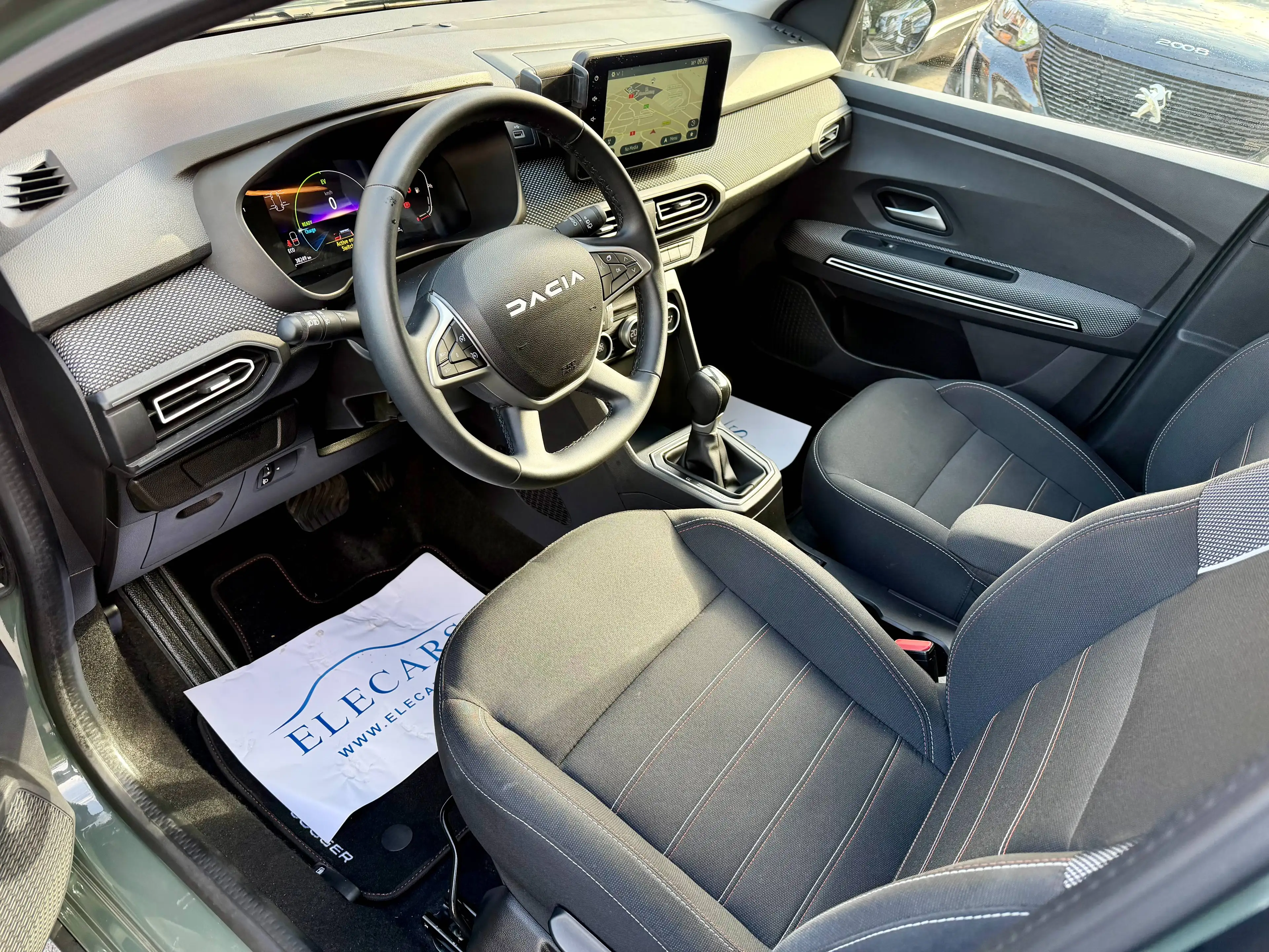 Dacia Jogger 1.6 Hybrid 140 Extreme 7pl. — photo 9
