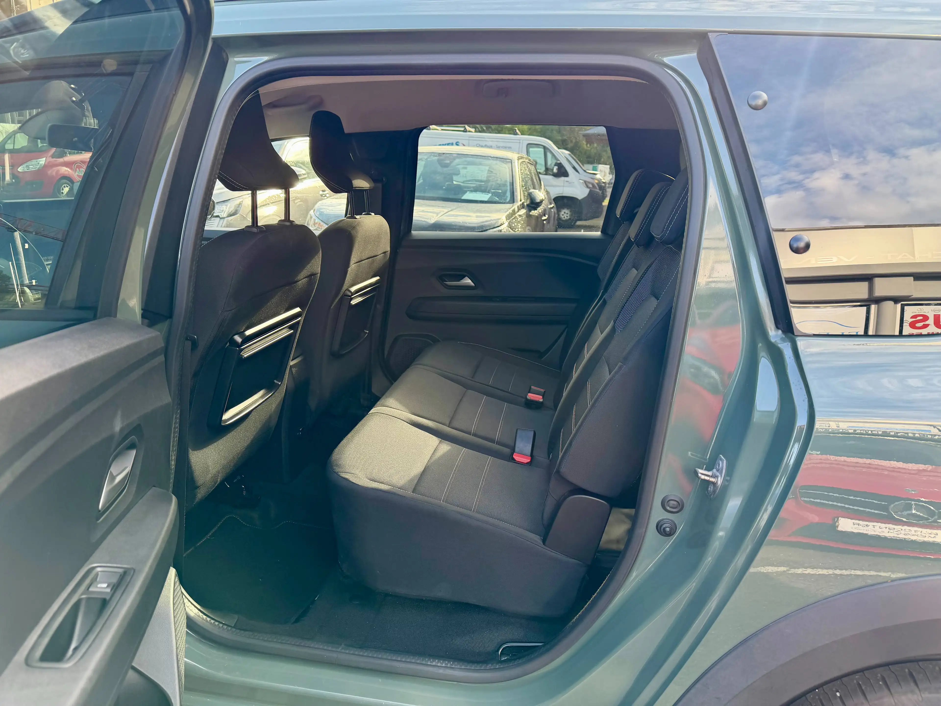 Dacia Jogger 1.6 Hybrid 140 Extreme 7pl. — photo 13