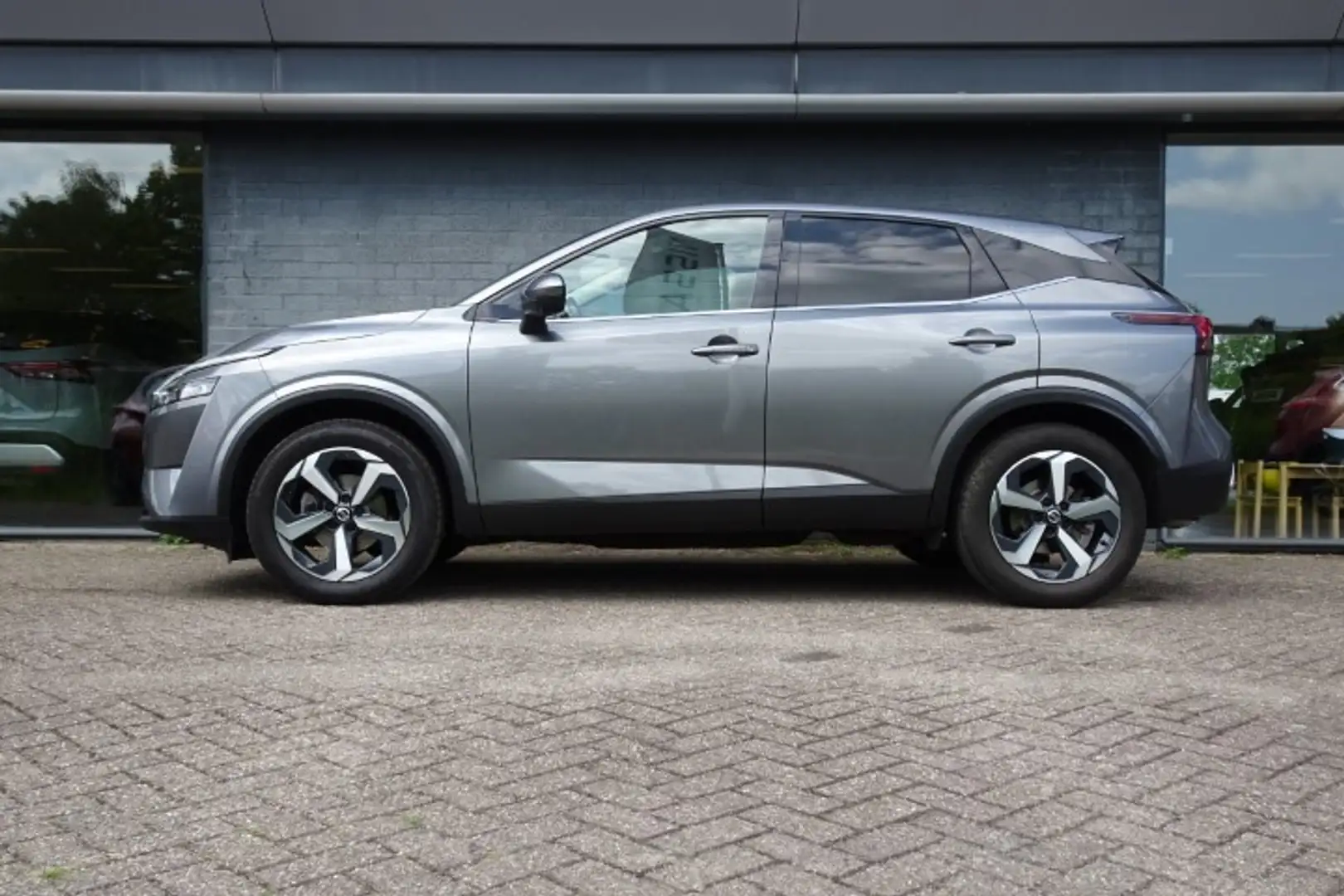 Nissan Qashqai 1.3 MHEV 140pk N-Connecta [Trekhaak + Virtual Cock Grijs - 2