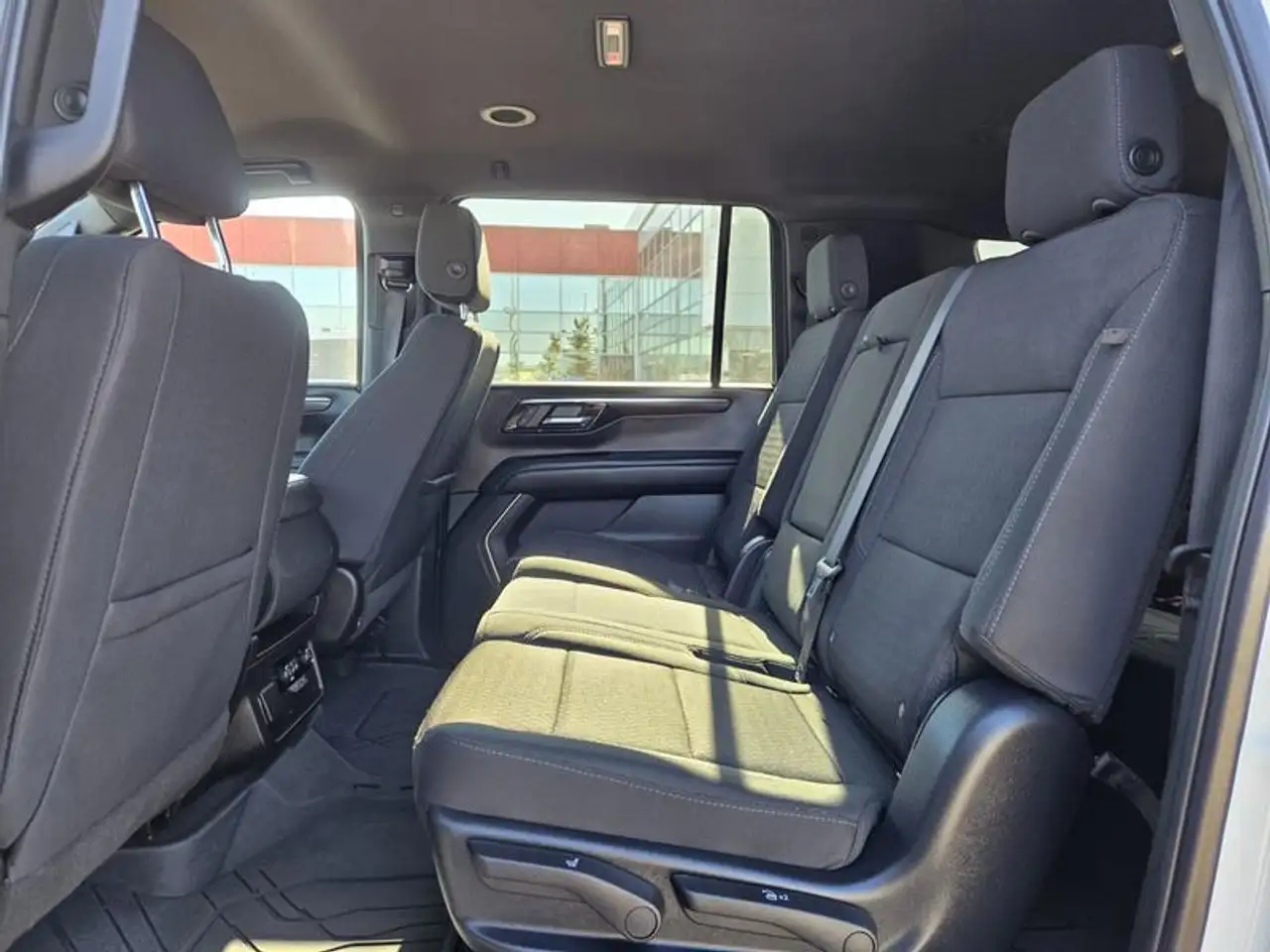 Chevrolet Suburban снимка Chevrolet Suburban