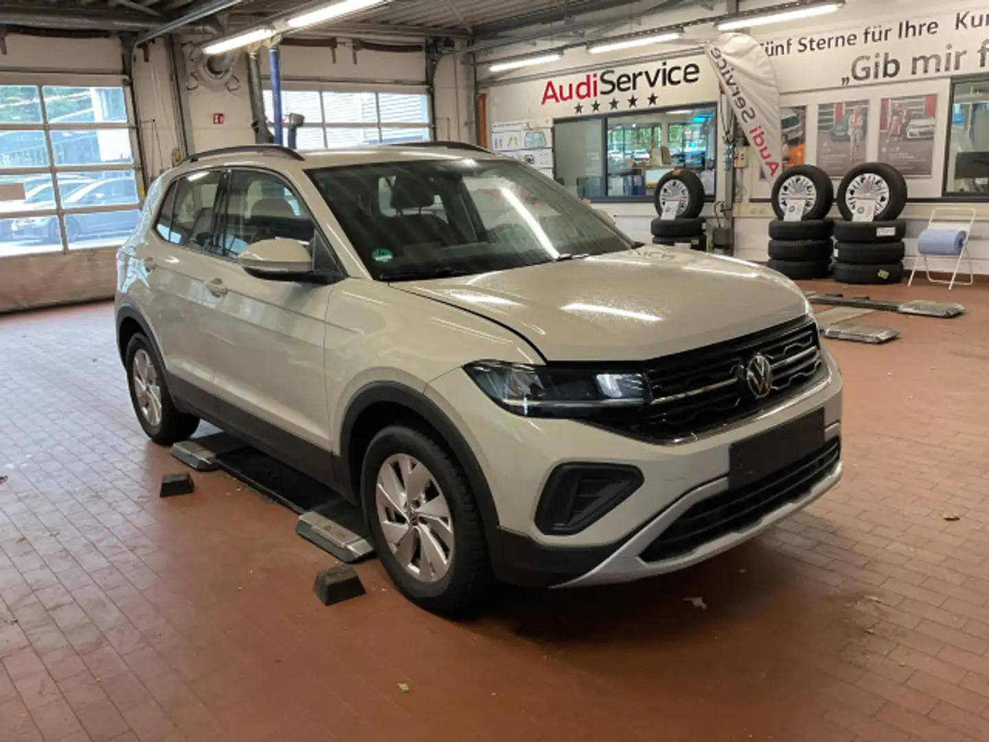 Volkswagen T-Cross 1.0TSI Life Ganzjahresreifen Rückfahrkam Grau - 2