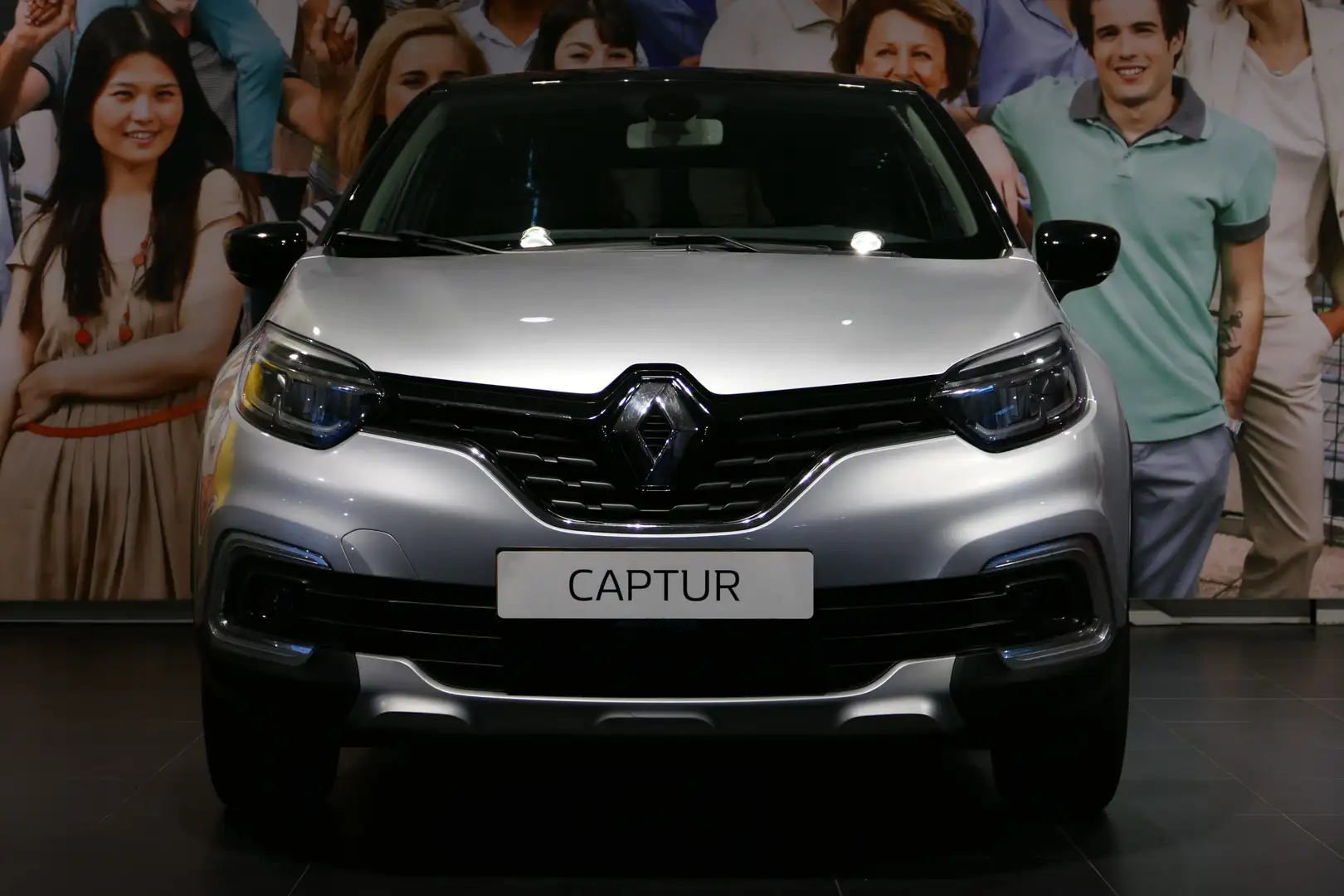 Renault Captur 0.9 TCe Intens - Dealer onderhouden, 1e Eigenaar C Grijs - 2