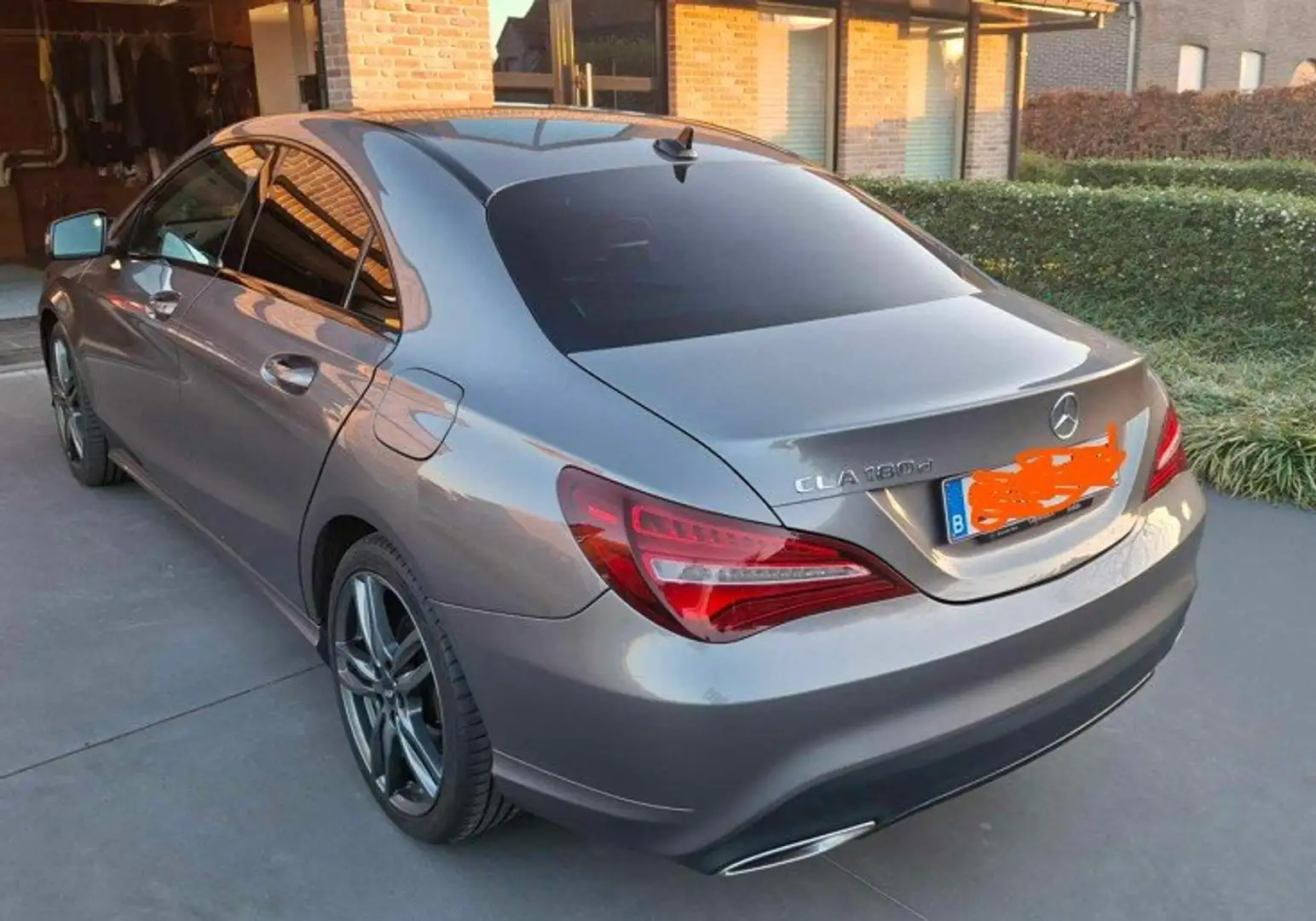 Mercedes-Benz 180 CLA Srebrny - 1
