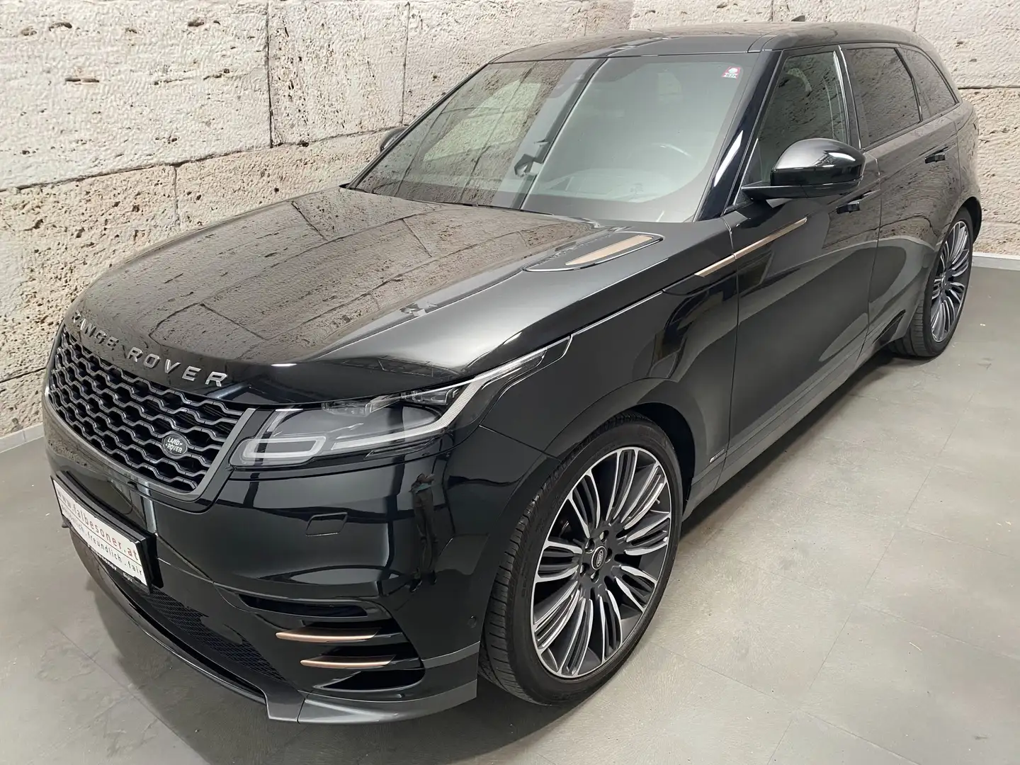 Land Rover Range Rover Velar D300 R-Dynamic Schwarz - 1