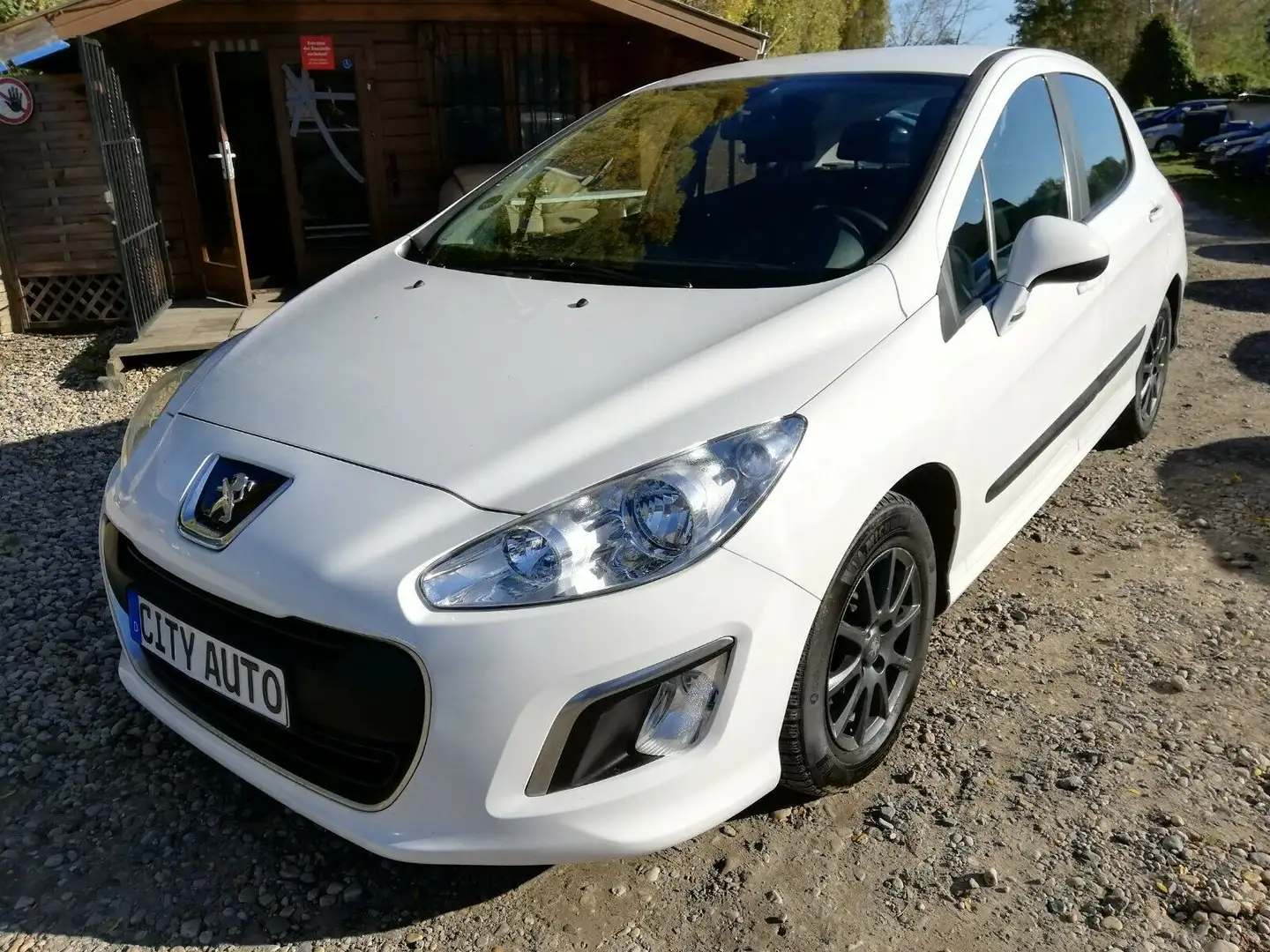 Peugeot 308 Active Weiß - 1