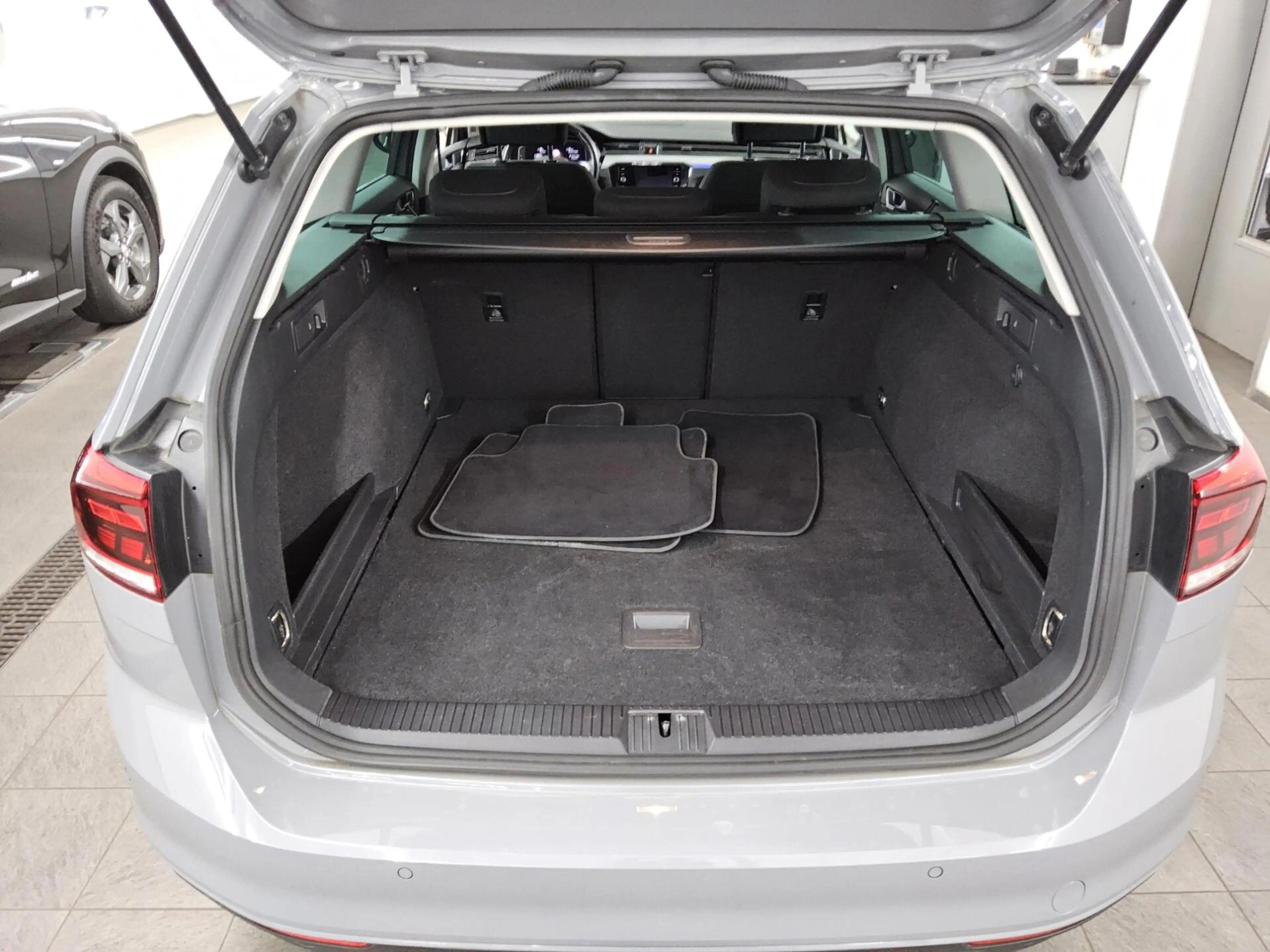 Volkswagen Passat Variant — photo 12