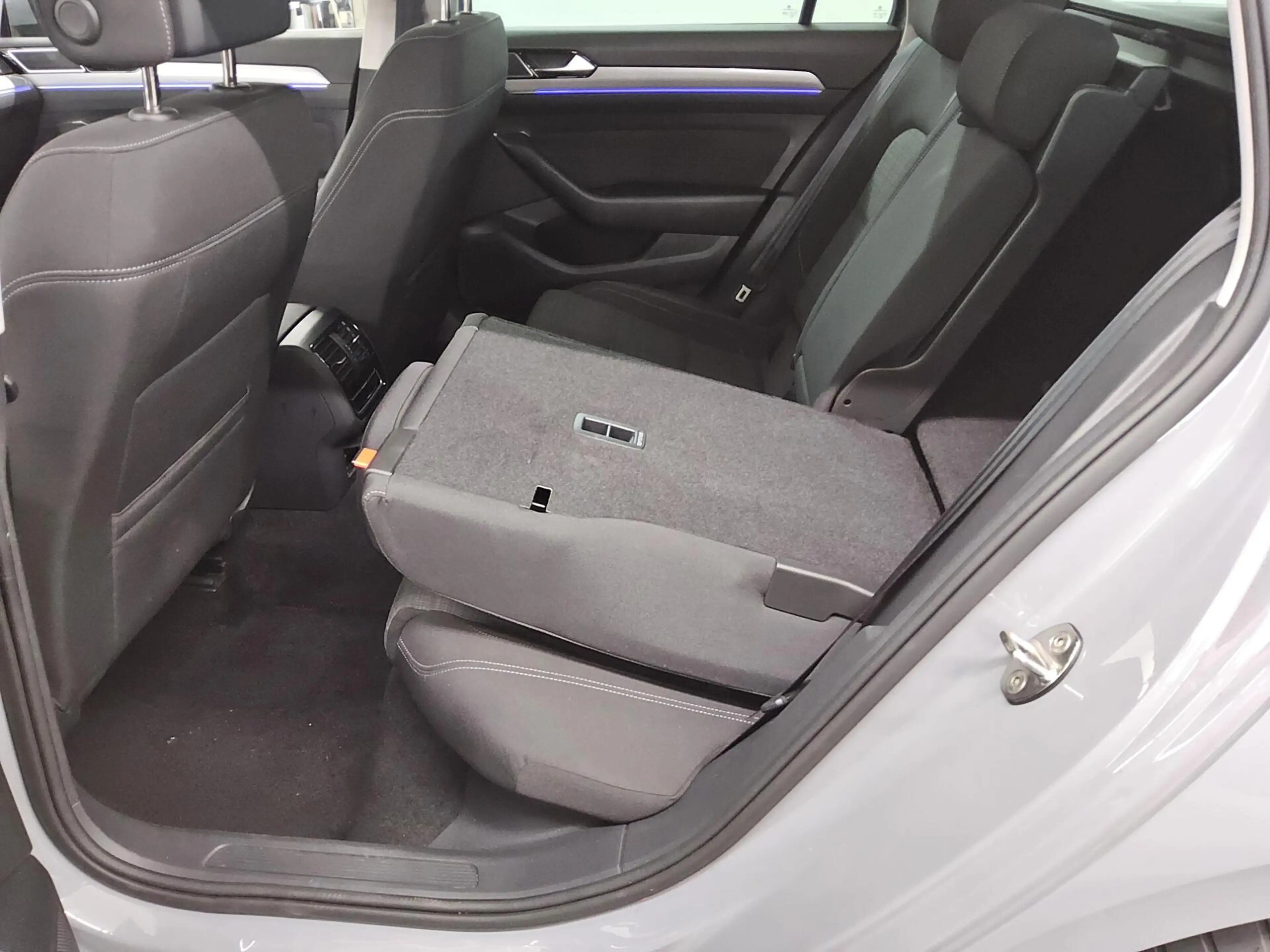 Volkswagen Passat Variant — photo 13