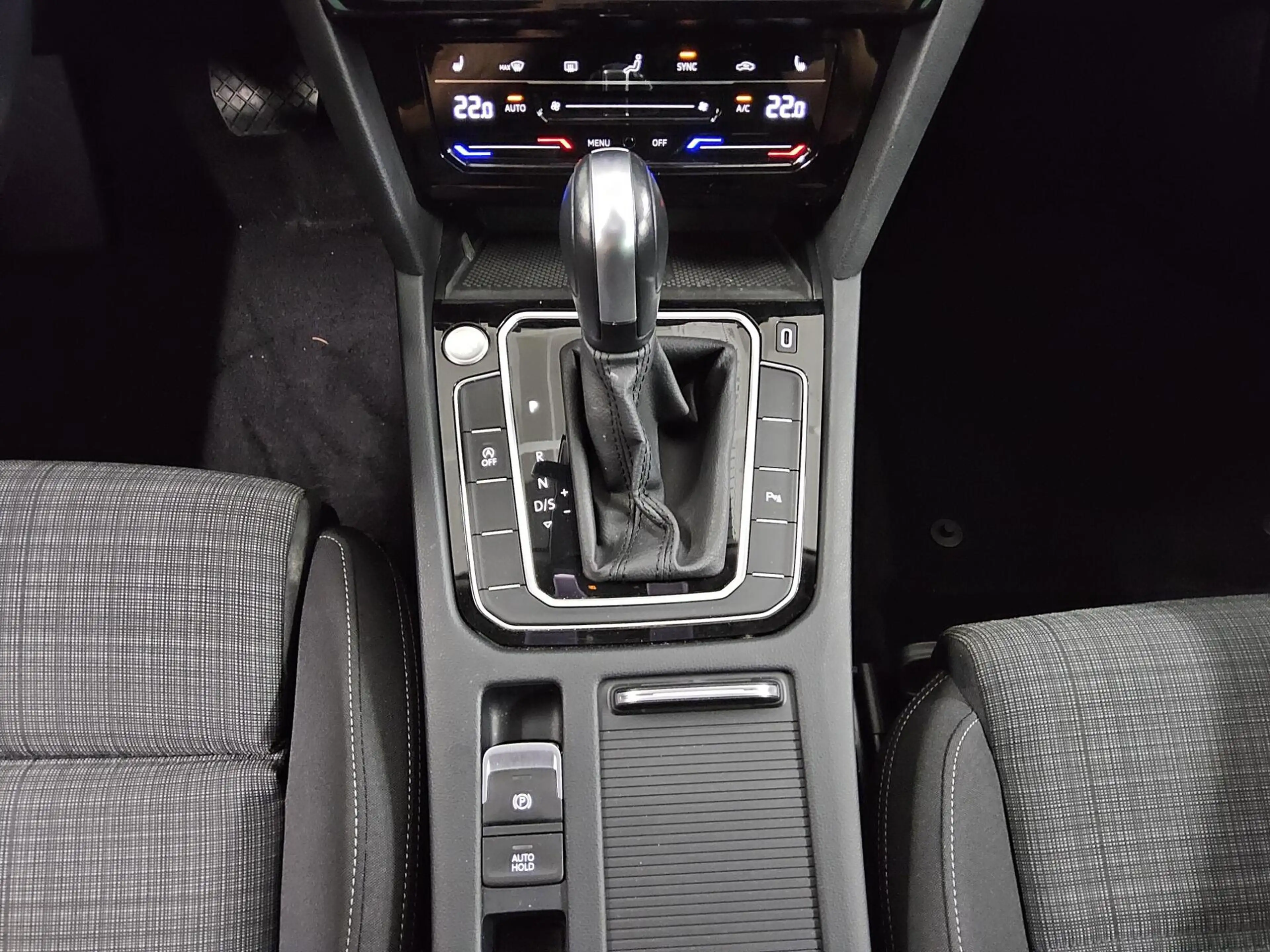 Volkswagen Passat Variant — photo 6