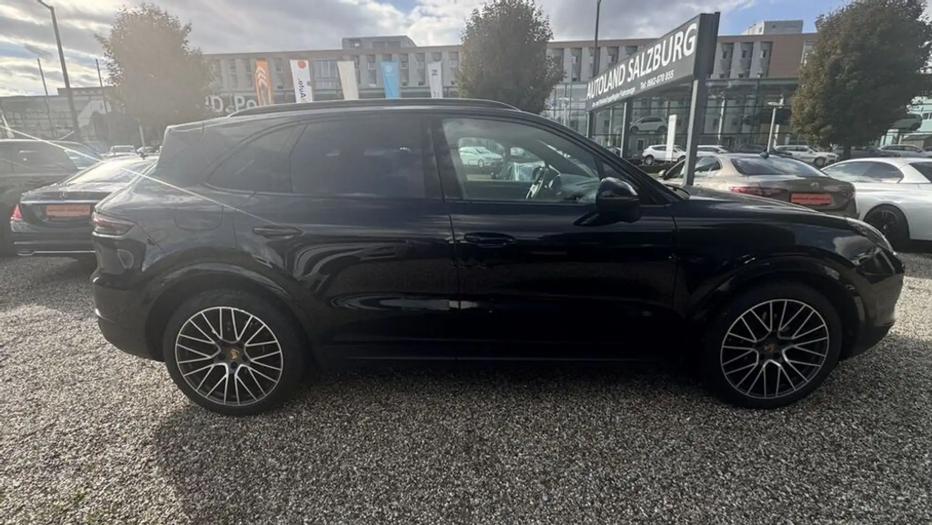 Porsche Cayenne Basis* PANO* Tempomat*Exterieur-Paket* Schwarz - 2