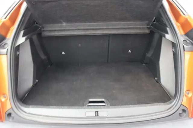 Peugeot 2008 view 9