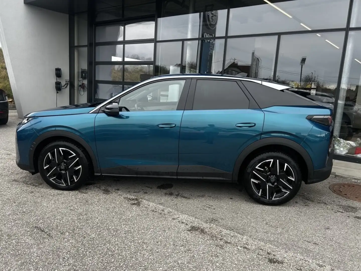Peugeot 3008 Hybrid 136 E-DCS6 Allure Aut. Blau - 2