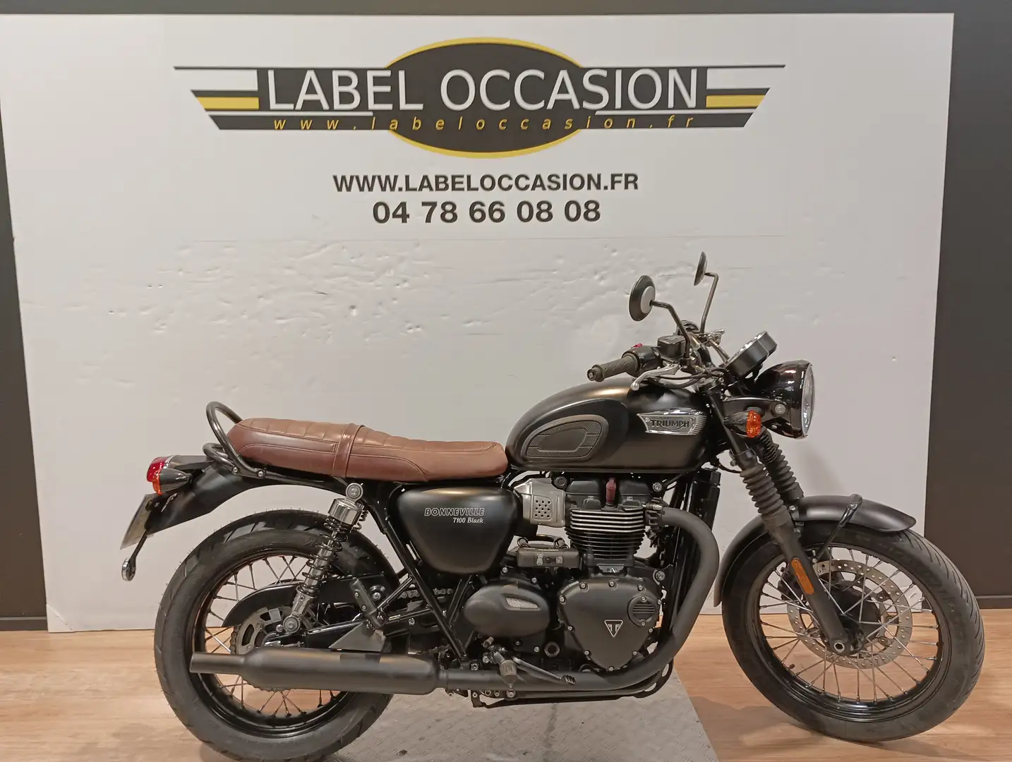 Triumph Bonneville T100 Noir - 1