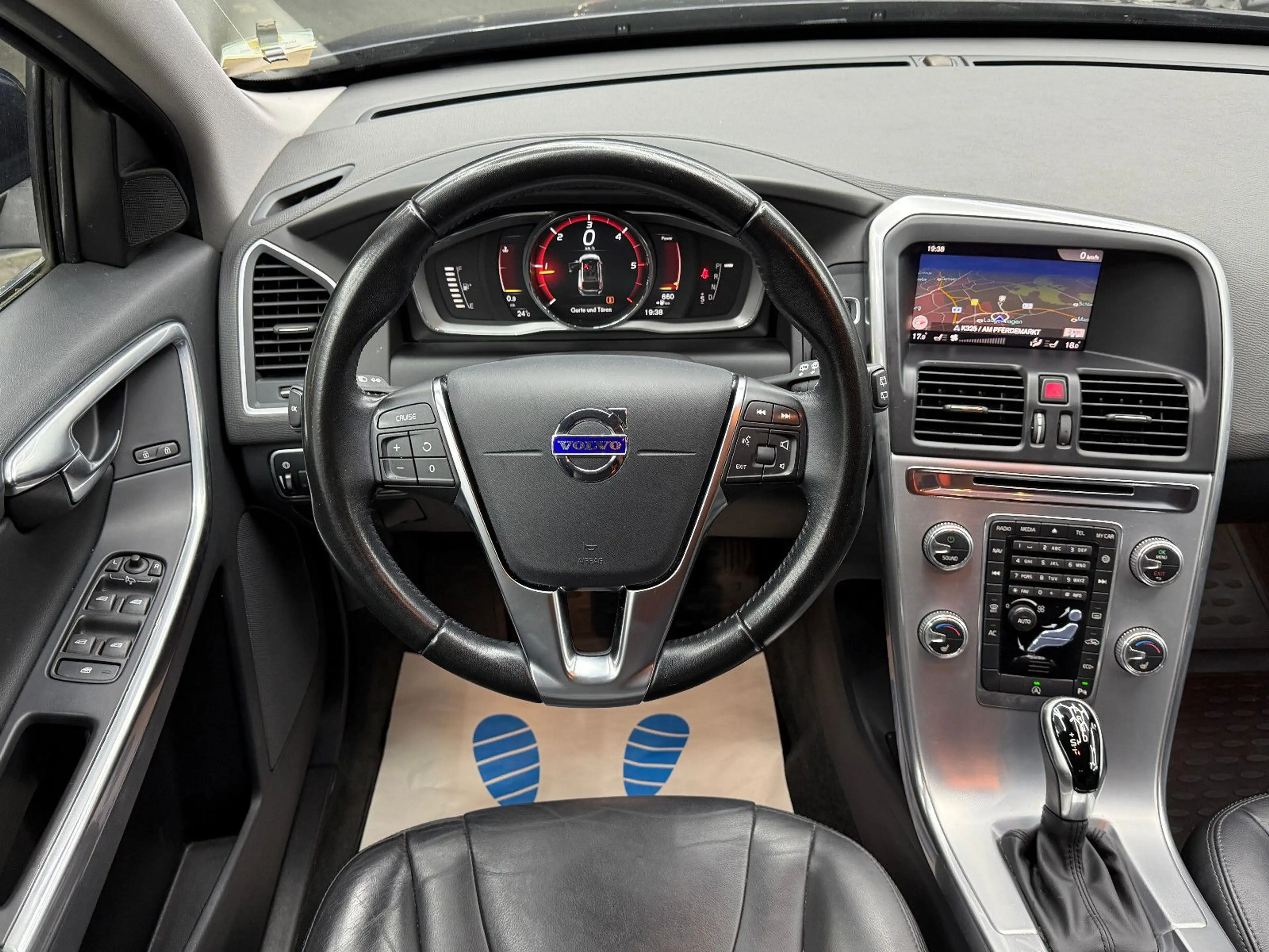 Volvo XC60 2.0 D3 Summum 2WD / Autom. Xenon Navi SHZ — photo 9