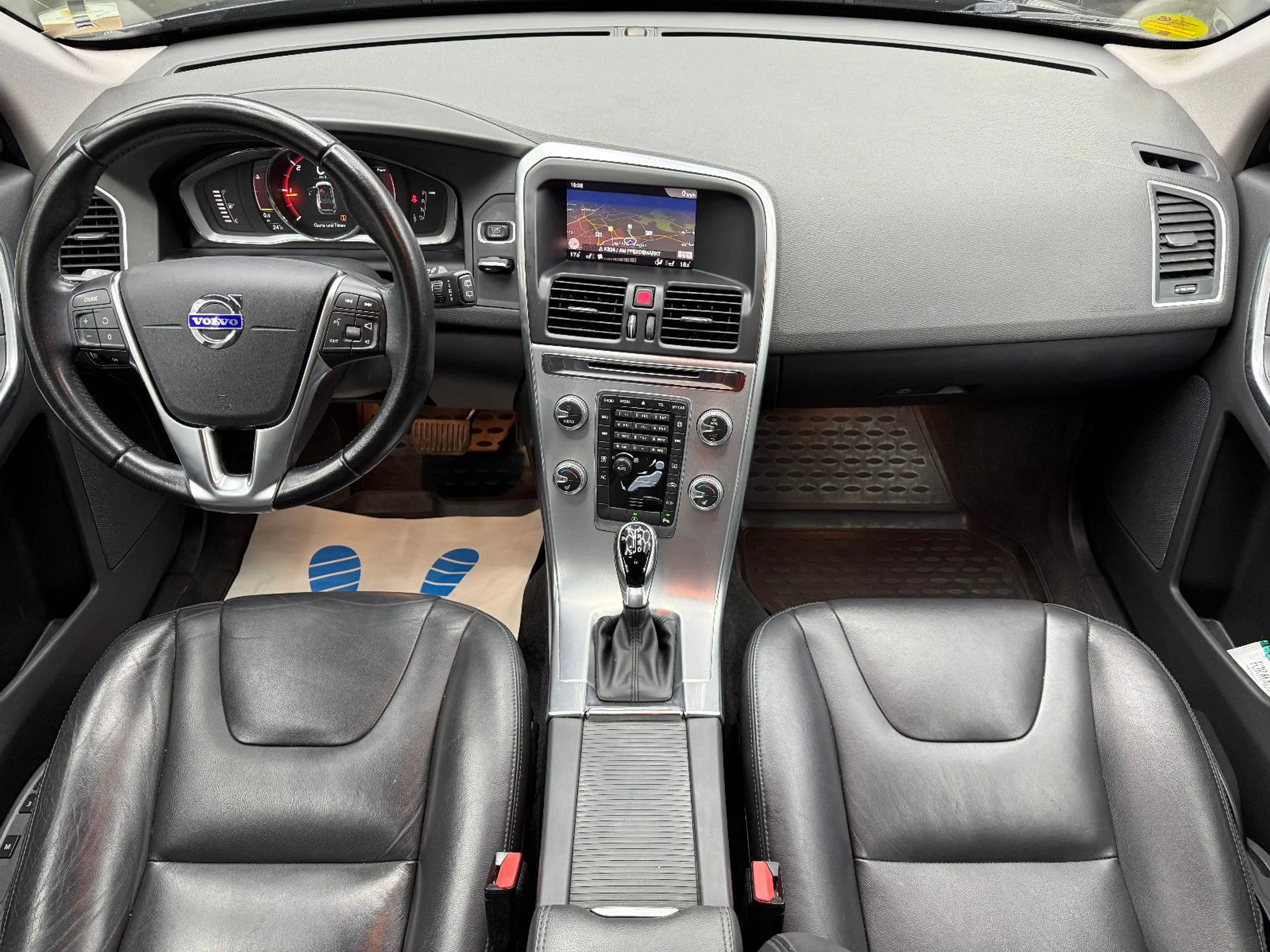 Volvo XC60 2.0 D3 Summum 2WD / Autom. Xenon Navi SHZ — photo 8