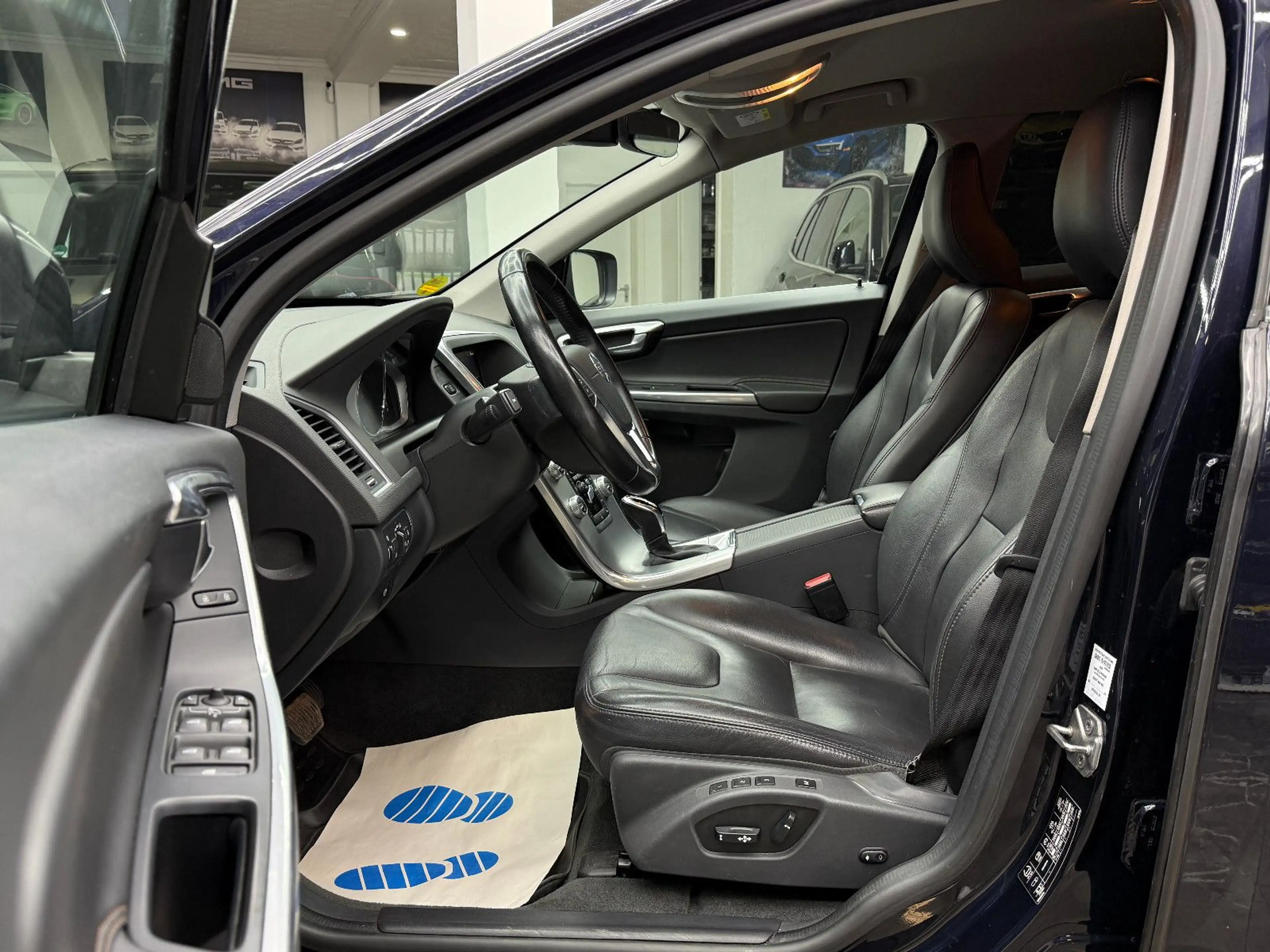 Volvo XC60 2.0 D3 Summum 2WD / Autom. Xenon Navi SHZ — photo 11