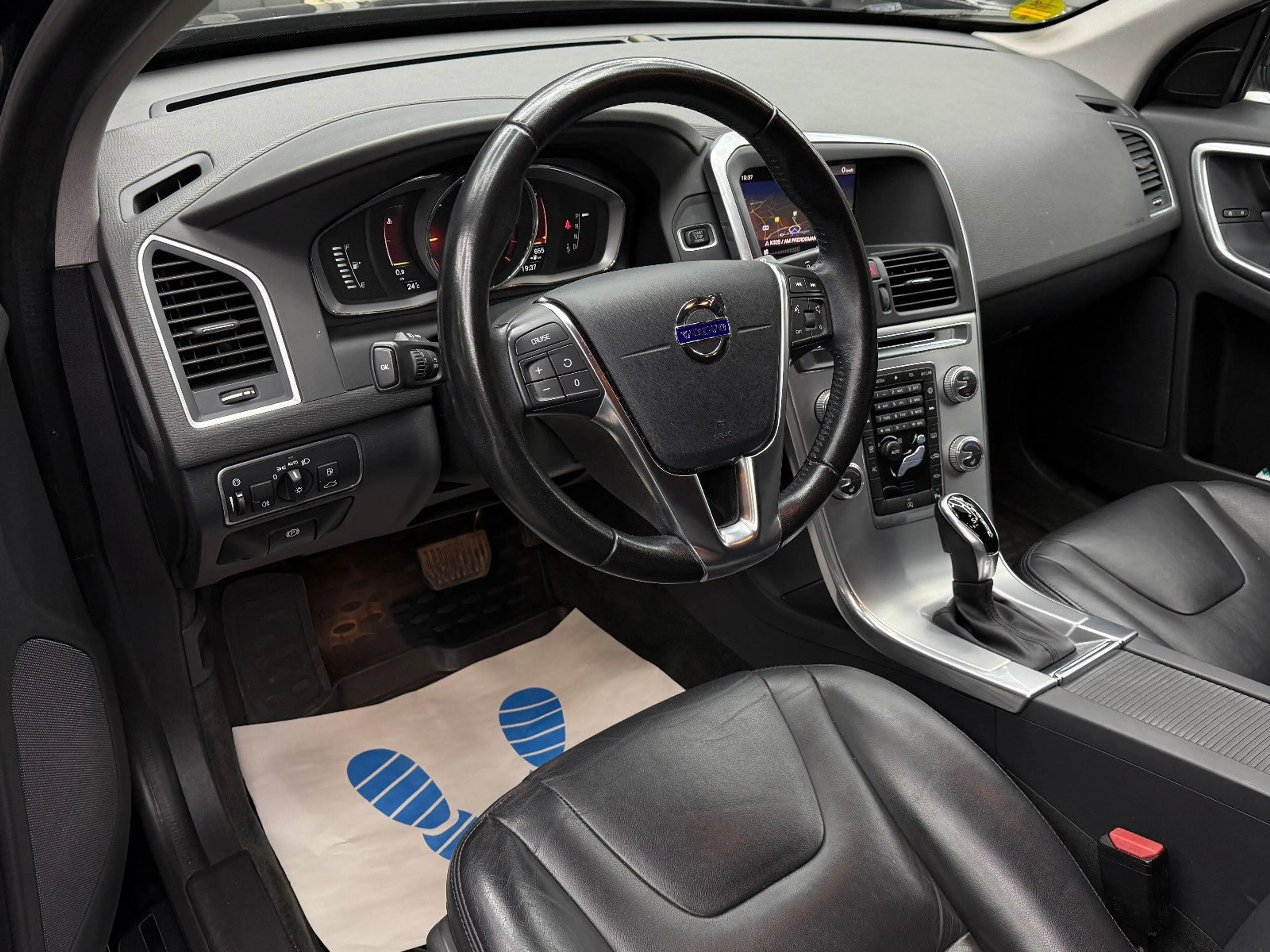 Volvo XC60 2.0 D3 Summum 2WD / Autom. Xenon Navi SHZ — photo 10