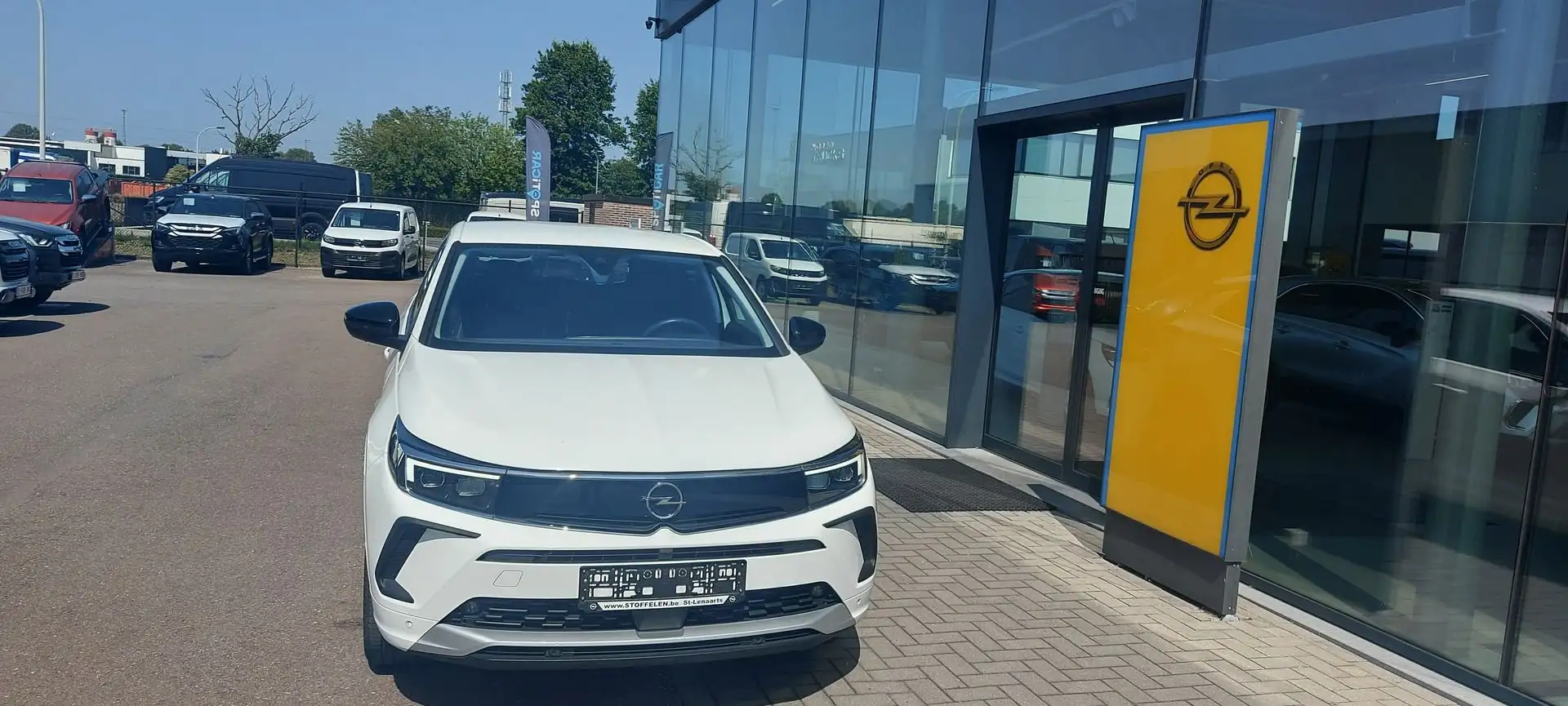 Opel Grandland 1.6 T Plugin Hybrid Business Elegance E-AT8 Navi, Weiß - 2