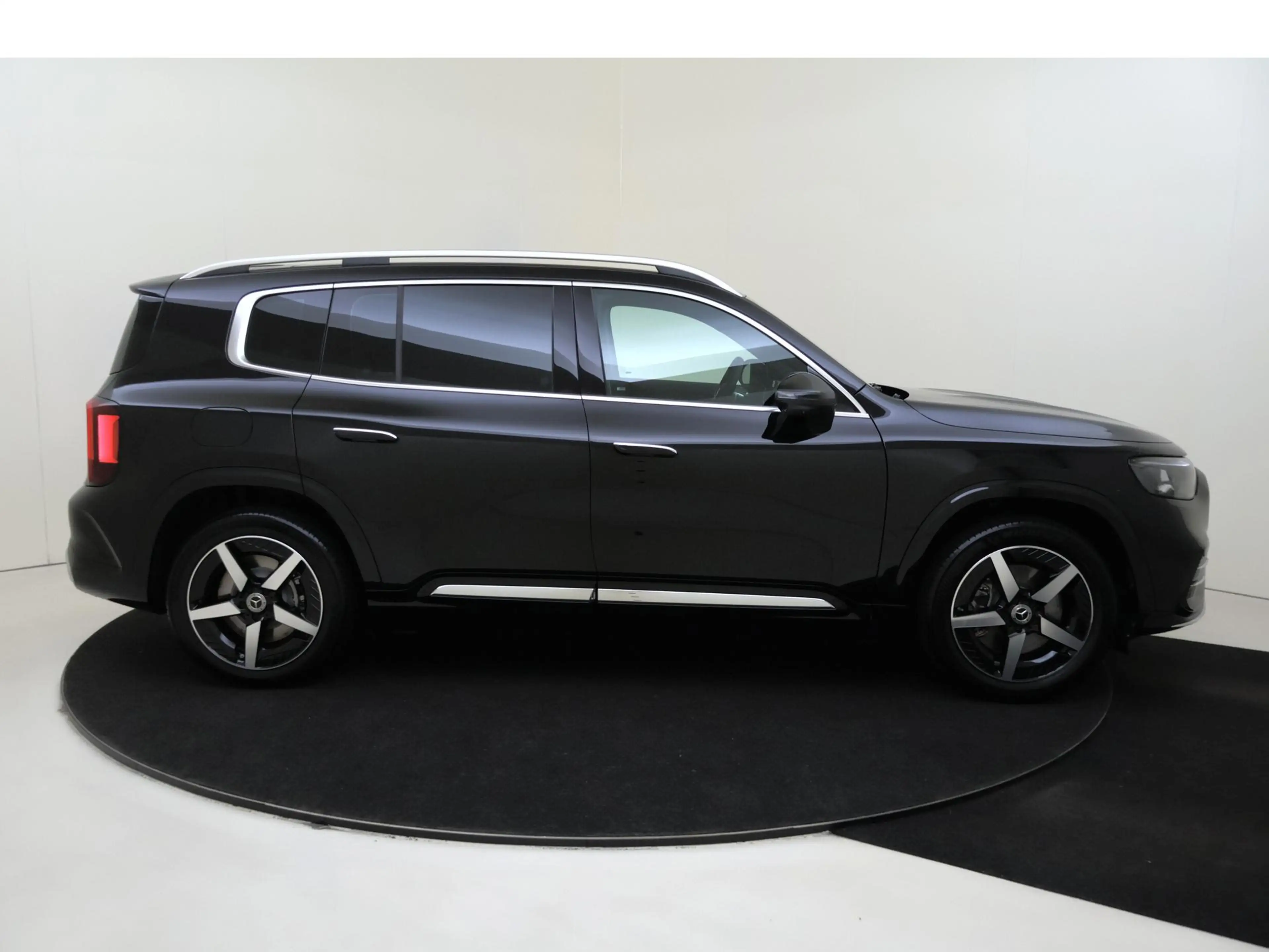 Mercedes-Benz GLB 250 250+ Business Solution AMG 85.5 kWh / Superscreen — photo 9