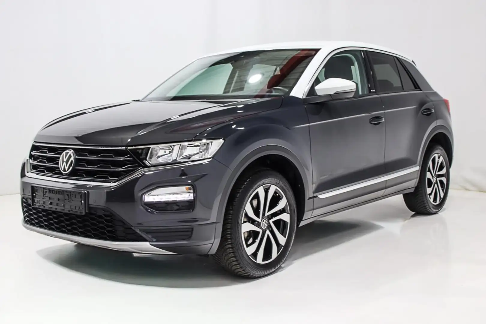 Volkswagen T-Roc 1.0 TSI 110 ACTIVE CLIM AUTO CARPLAY RADAR Zwart - 2