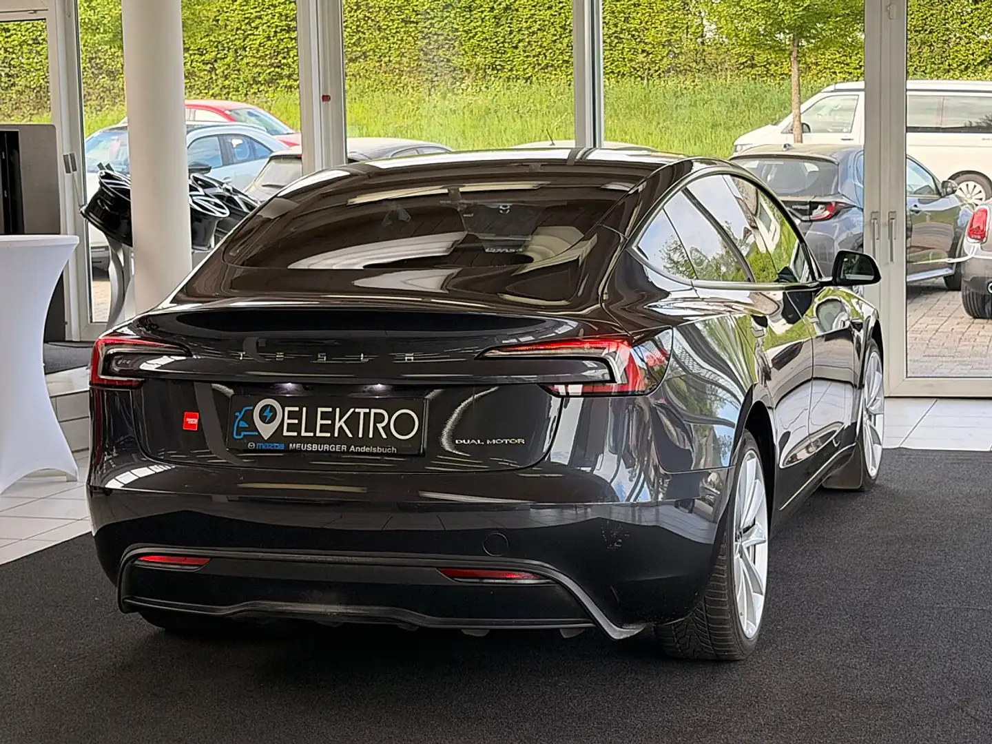 Tesla Model 3 Long Range AWD 79kWh Grau - 2