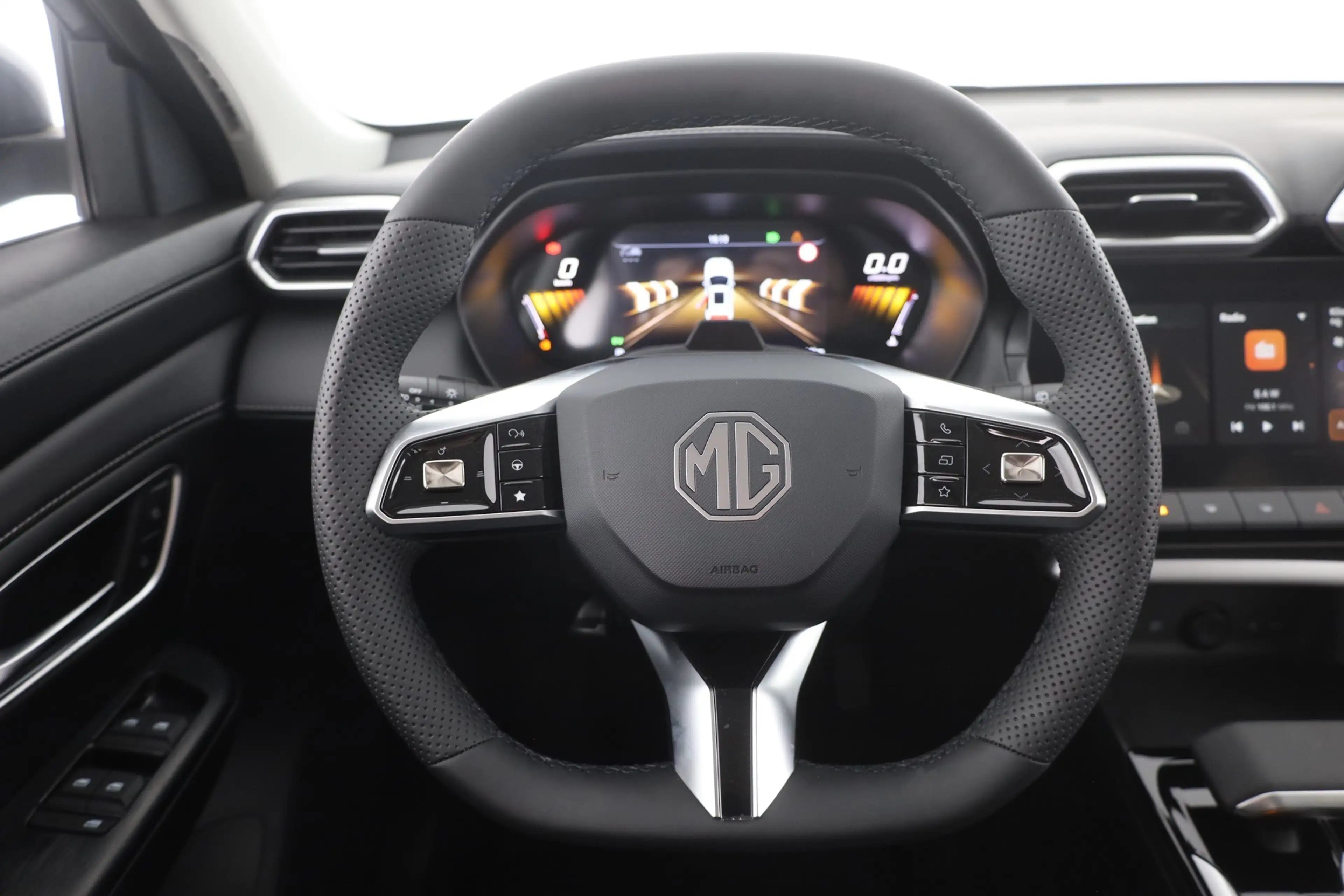 MG ZS 1.5 Hybrid Luxury Aut. LED ACC Navi 360° — photo 14