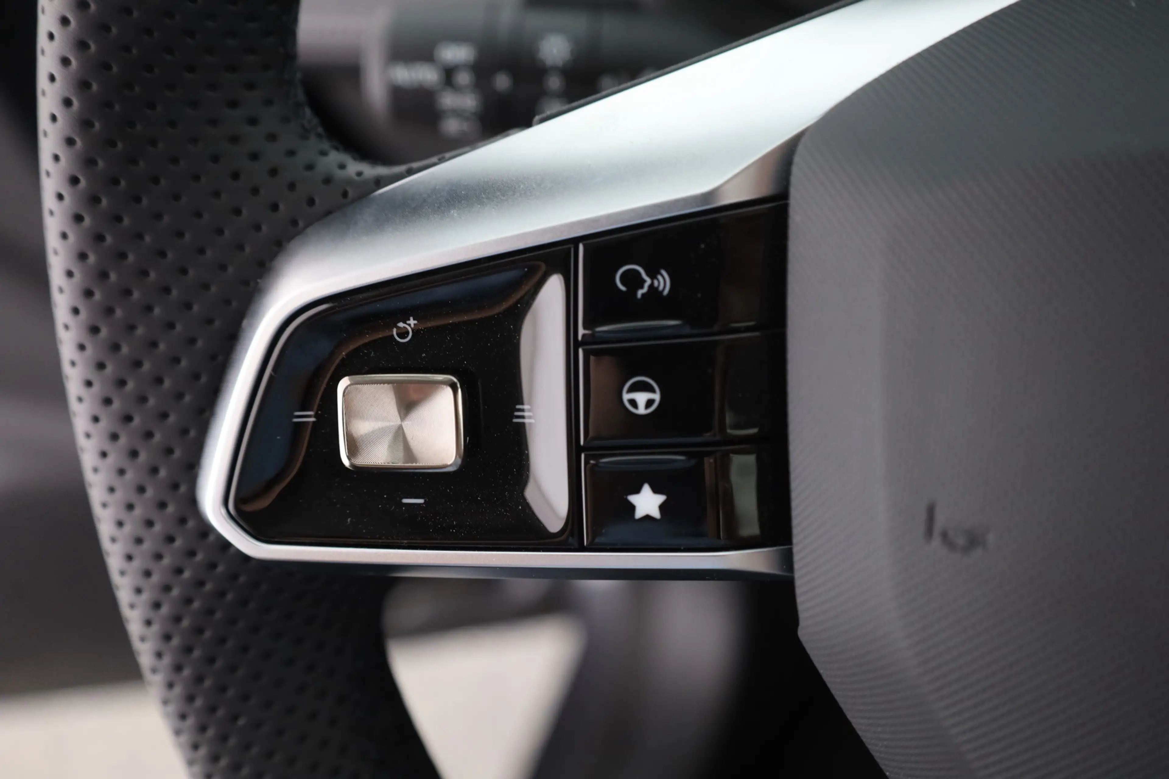 MG ZS 1.5 Hybrid Luxury Aut. LED ACC Navi 360° — photo 15