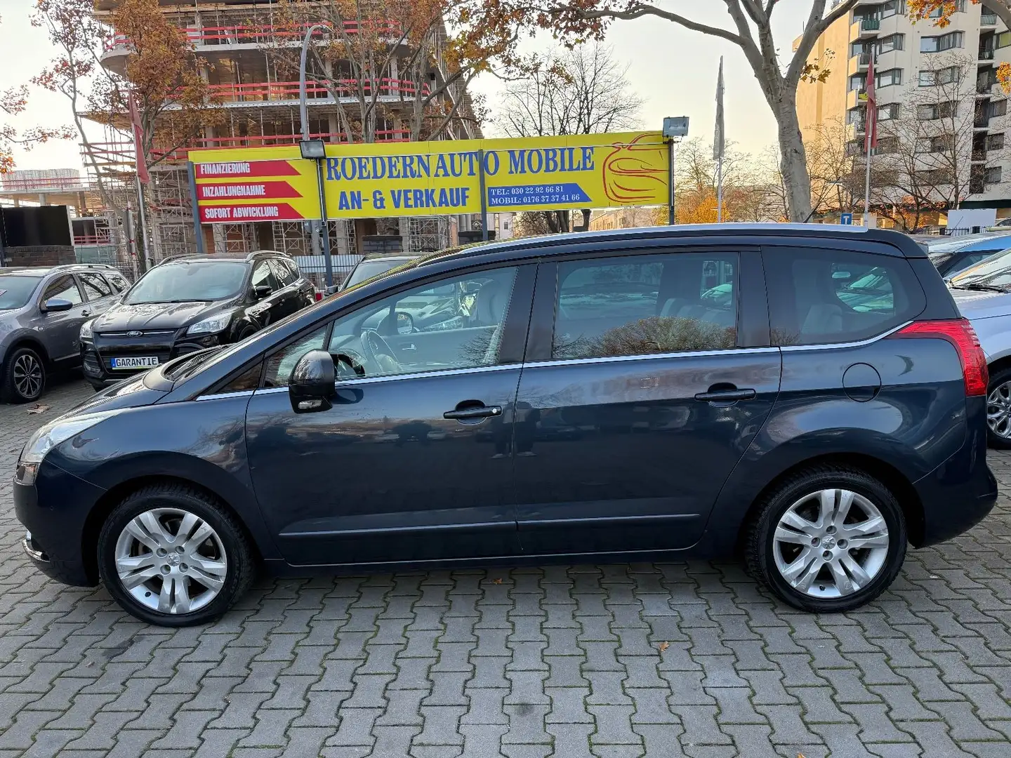 Peugeot 5008 Platinum 2.0 Active HDi FAP 160 Automatik Bleu - 2