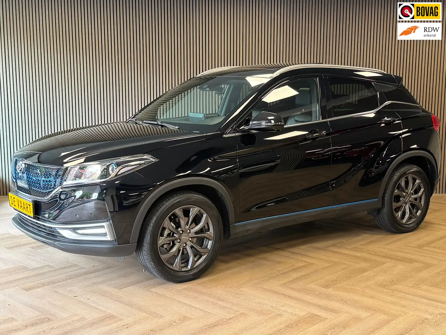 Seres Seres 3 52kWh AUT. PANORAMADAK CAMERA 360° KEYLESS NAVIGAT Negro - 1