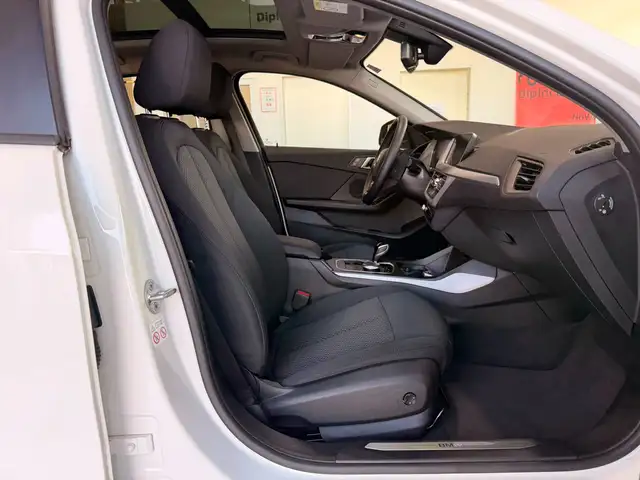 BMW 1 Series view 14