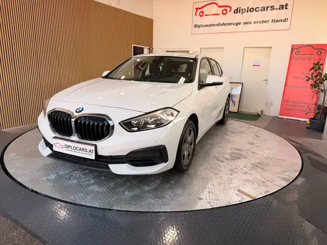 BMW 1 Series view 3