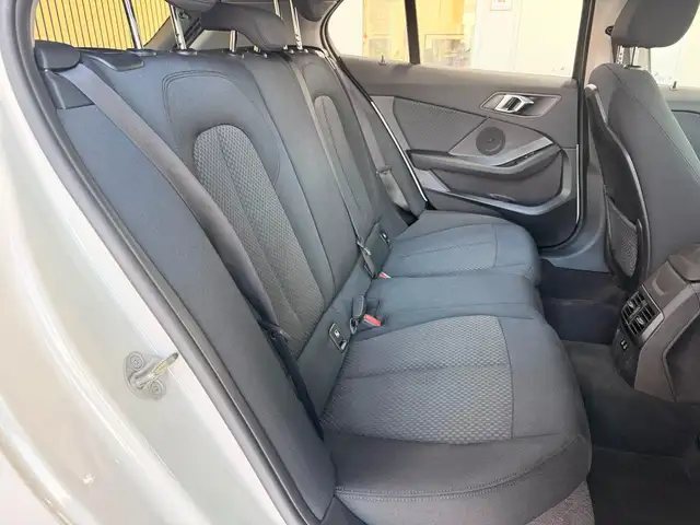 BMW 1 Series view 15