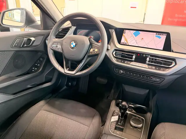 BMW 1 Series view 10
