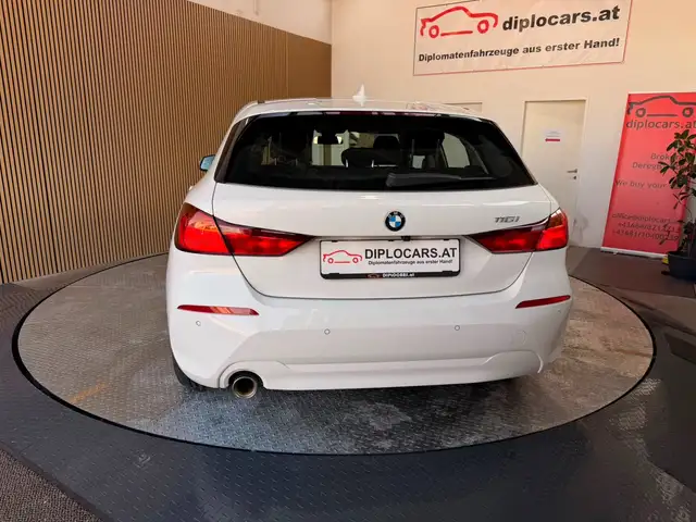 BMW 1 Series view 5