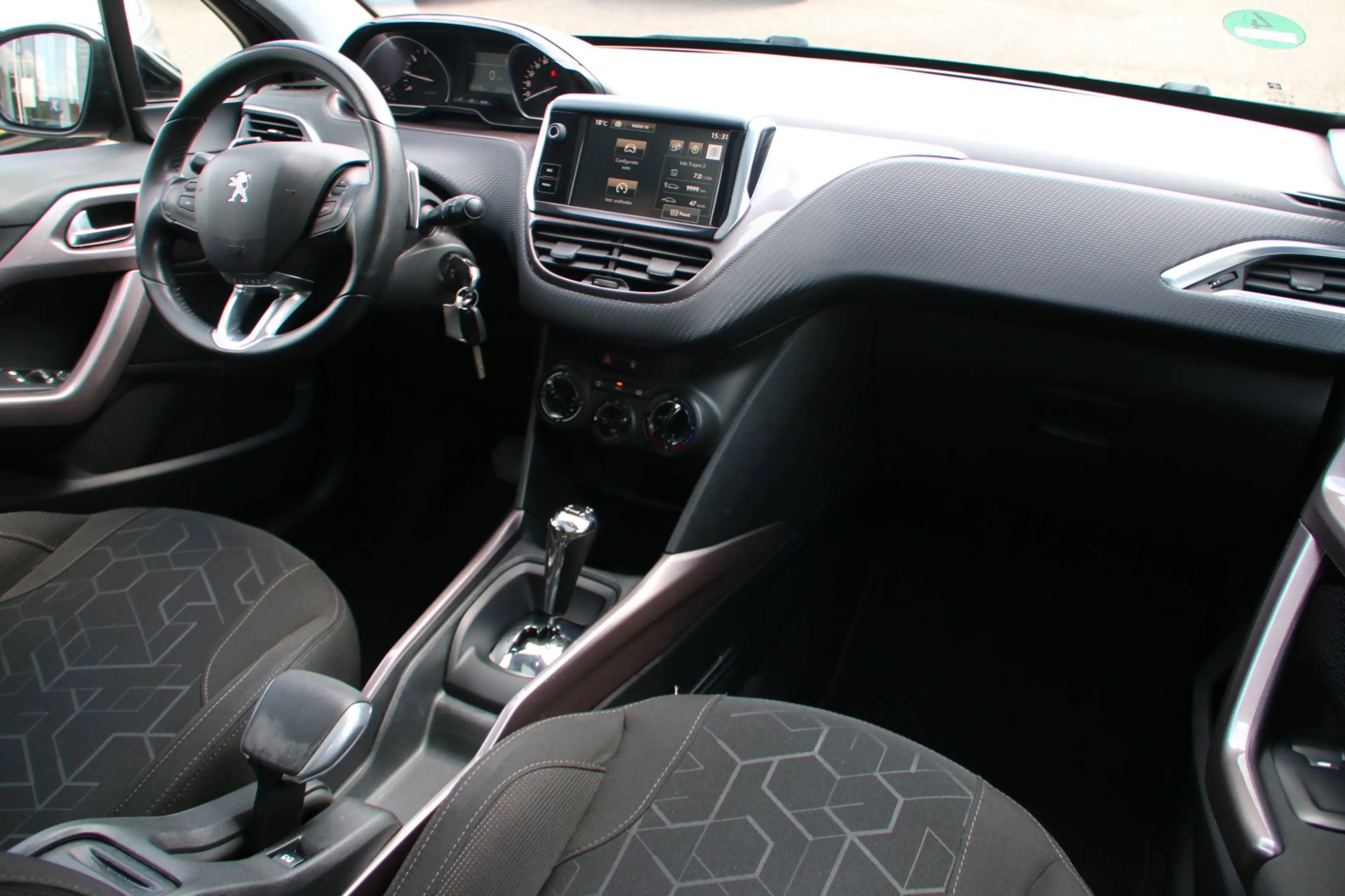 Peugeot 2008 1.2 PureTech Active AUTOMAAT NL-AUTO NAP! — photo 12