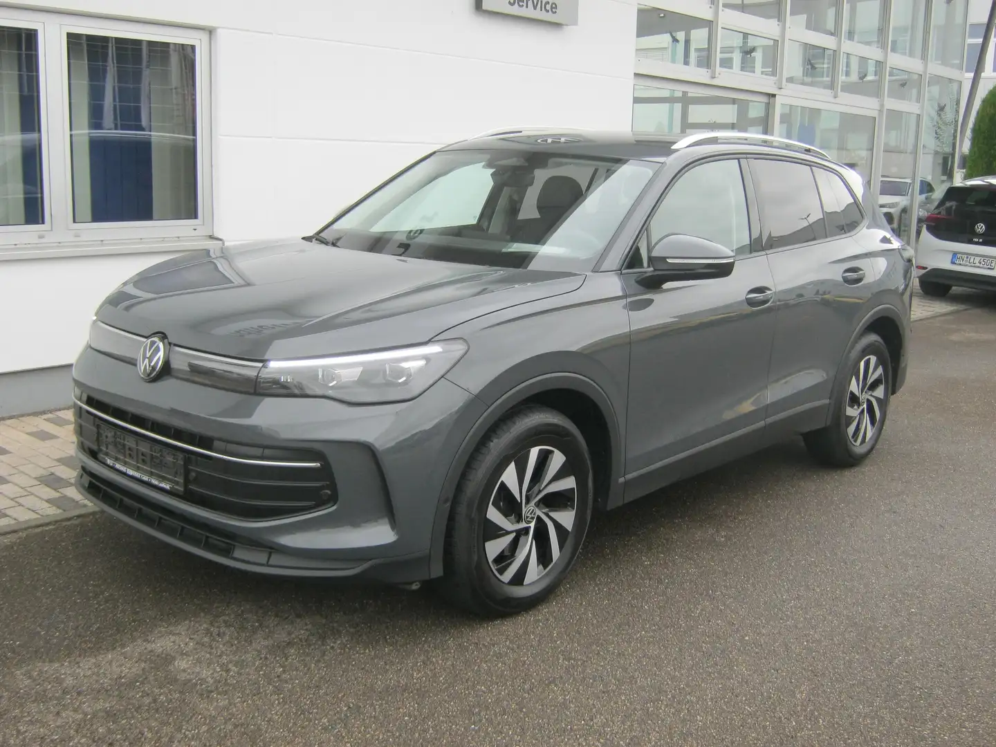 Volkswagen Tiguan 1.5 eTSI 110 kW Life LEDPlus//AHK/Easy-Open/Kamera Grau - 2