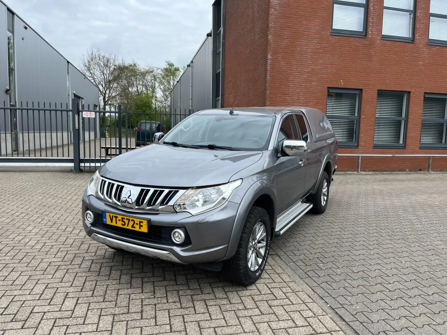 Mitsubishi L200 2.4 DI-D Club Cab Intense - 1