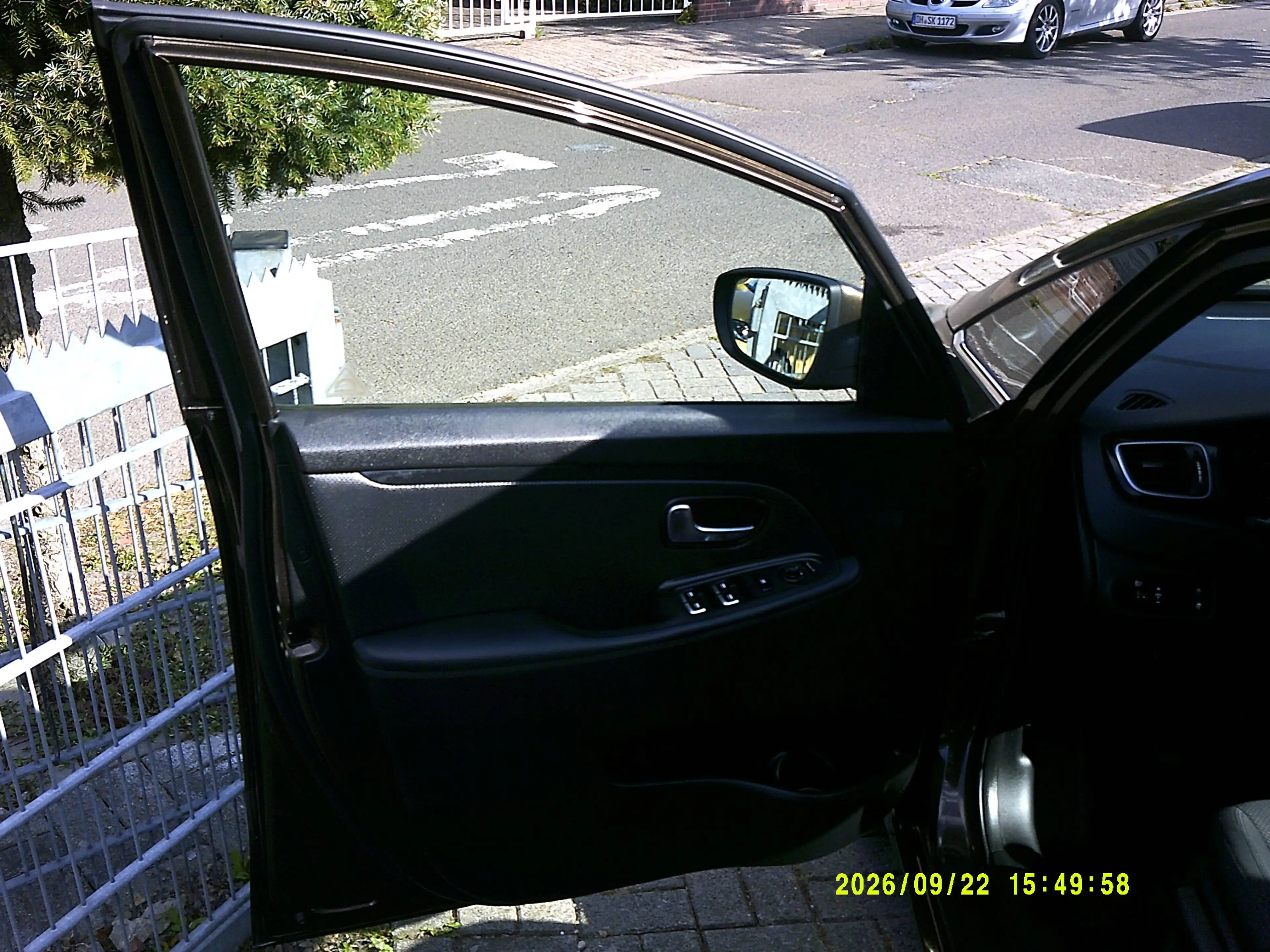 Kia Carens Attract — photo 9