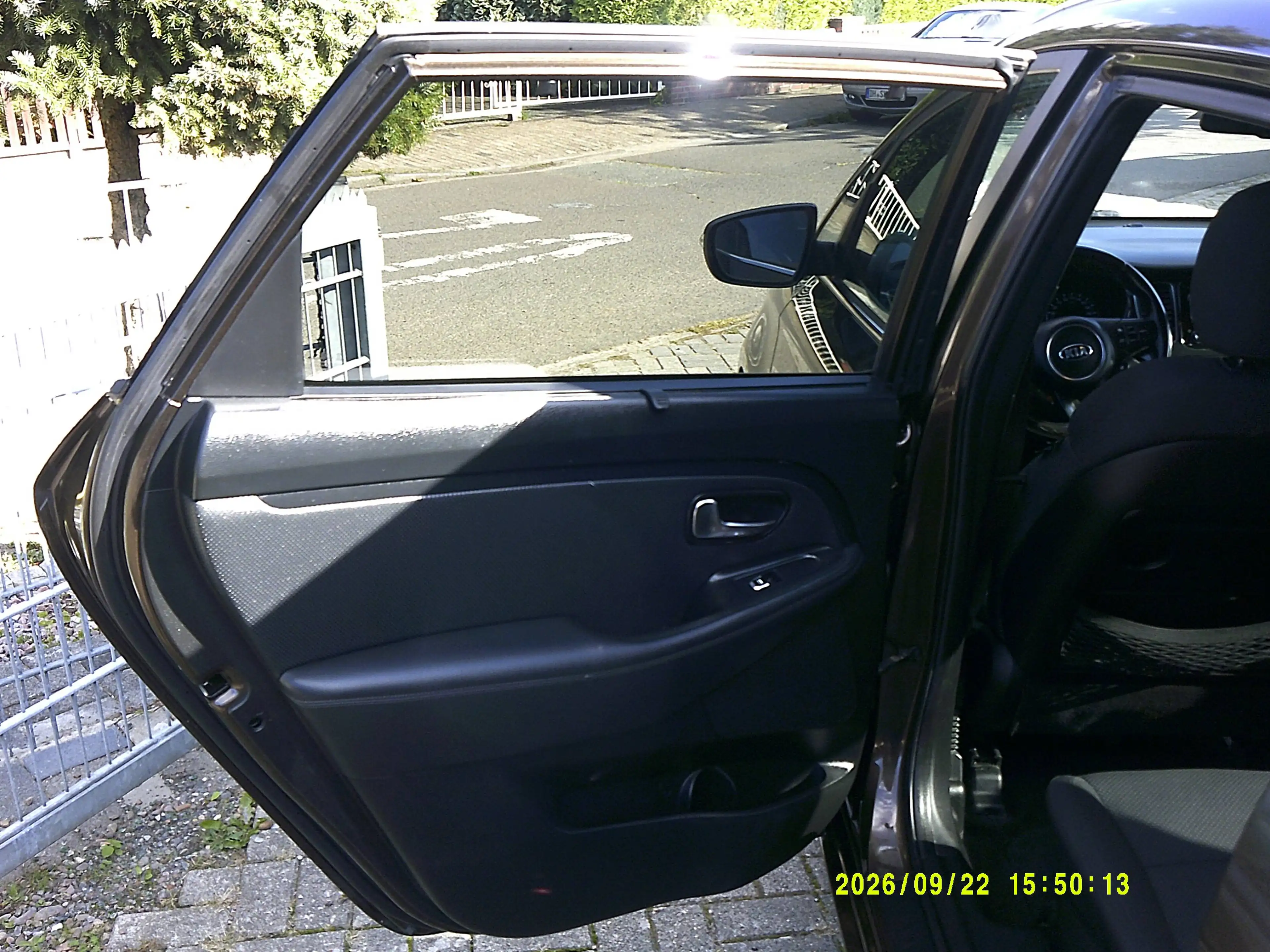 Kia Carens Attract — photo 11