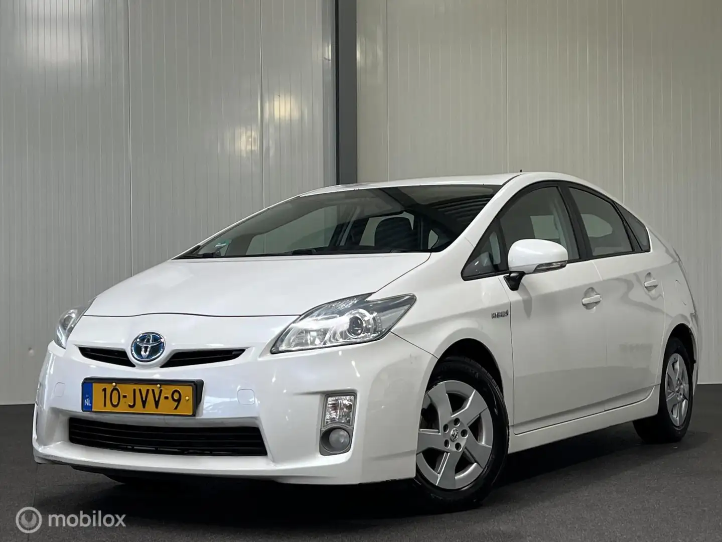 Toyota Prius 1.8 Comfort [ NAP 1e eig. trekhaak HUD ] Wit - 1