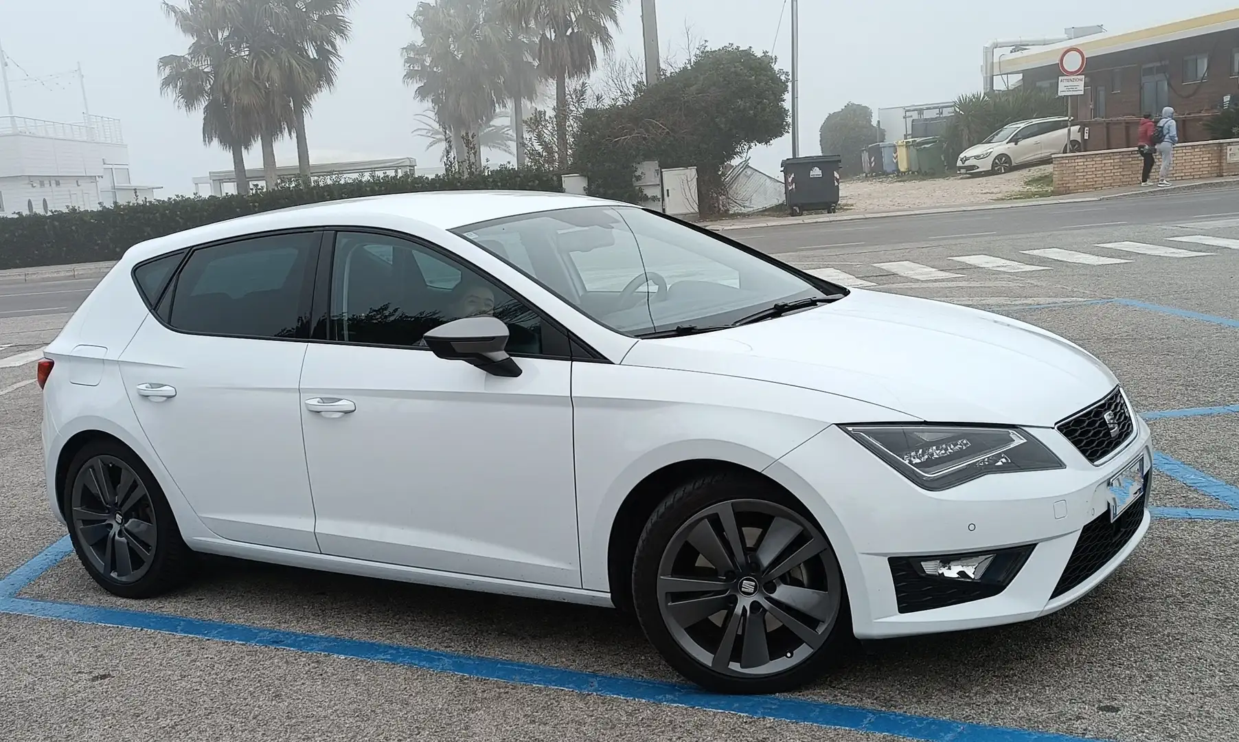 SEAT Leon Leon 5p 2.0 tdi cr FR sport DSG DCC Euro6 NO ADBLU Bianco - 1