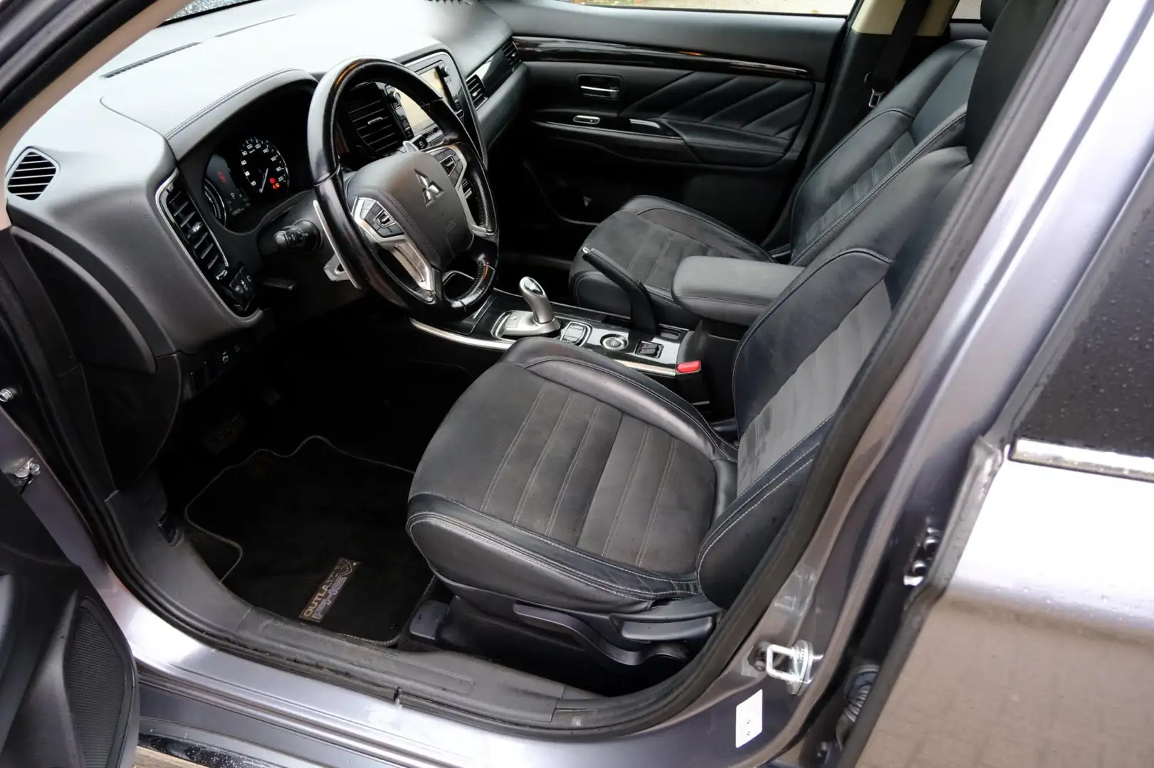 Mitsubishi Outlander 2.0 PHEV Executive Edition Aut. Navi|Leder-Alcanta Gri - 2