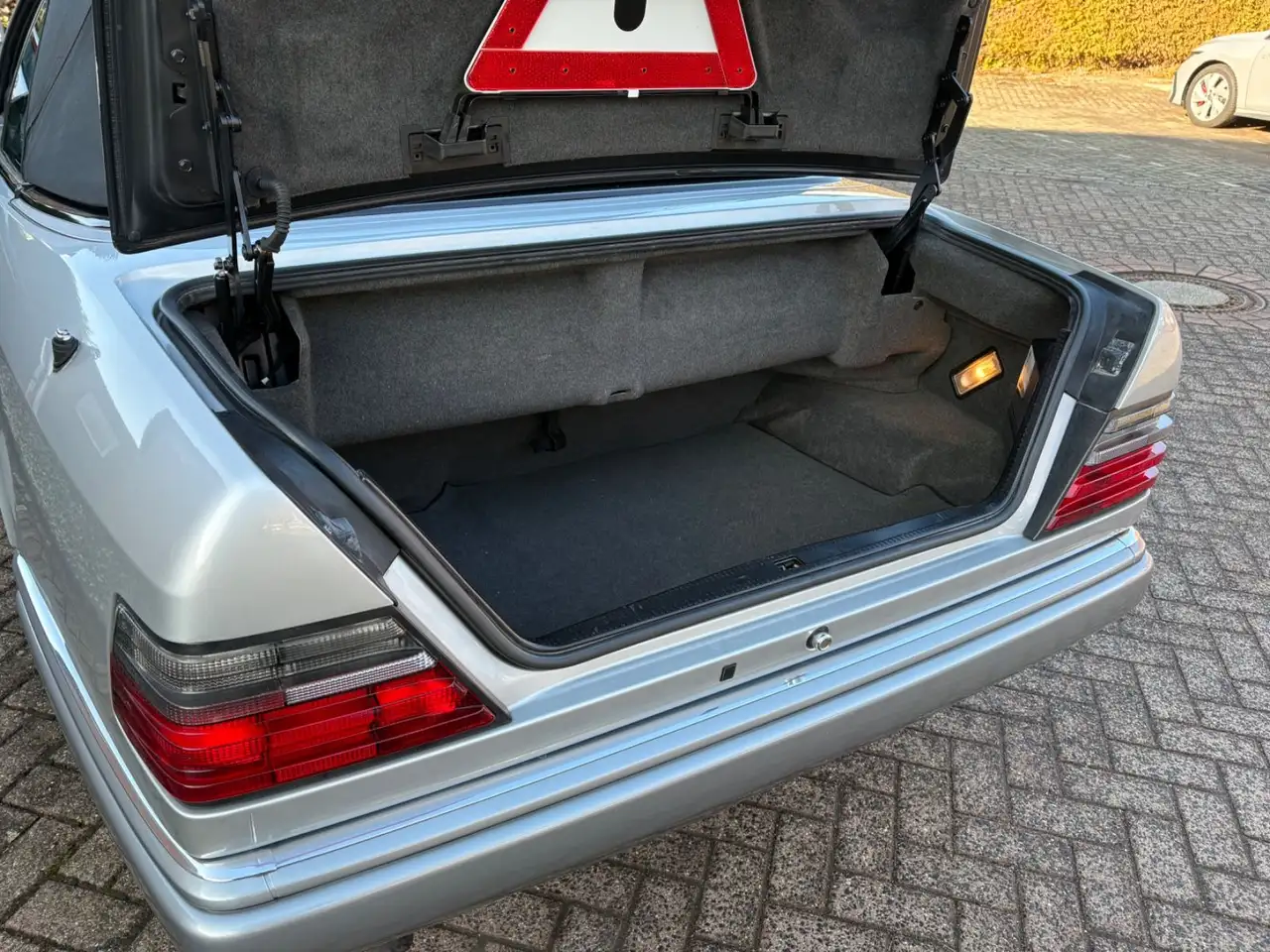 Mercedes-Benz E 220 Cabriolet W124 1Hand*Historie*Klima*Leder*, foto 9