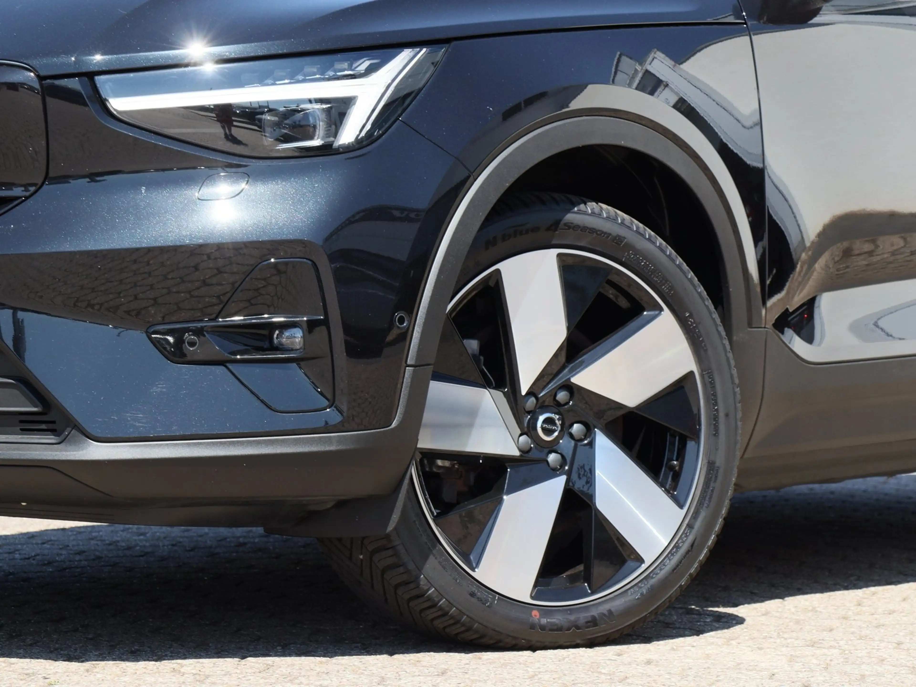 Volvo XC40 Recharge Pure Electric AWD Ultimate — photo 5