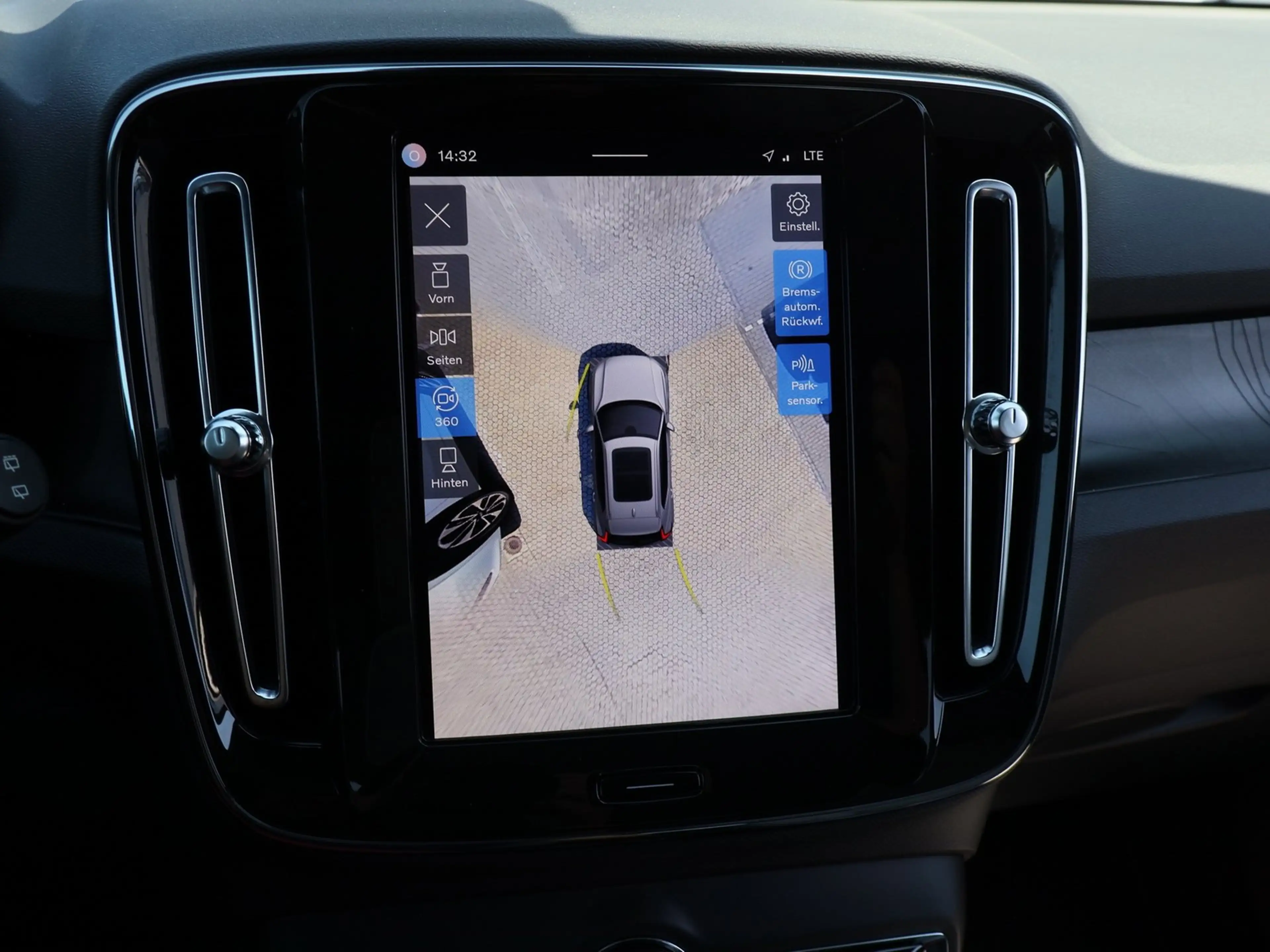 Volvo XC40 Recharge Pure Electric AWD Ultimate — photo 12