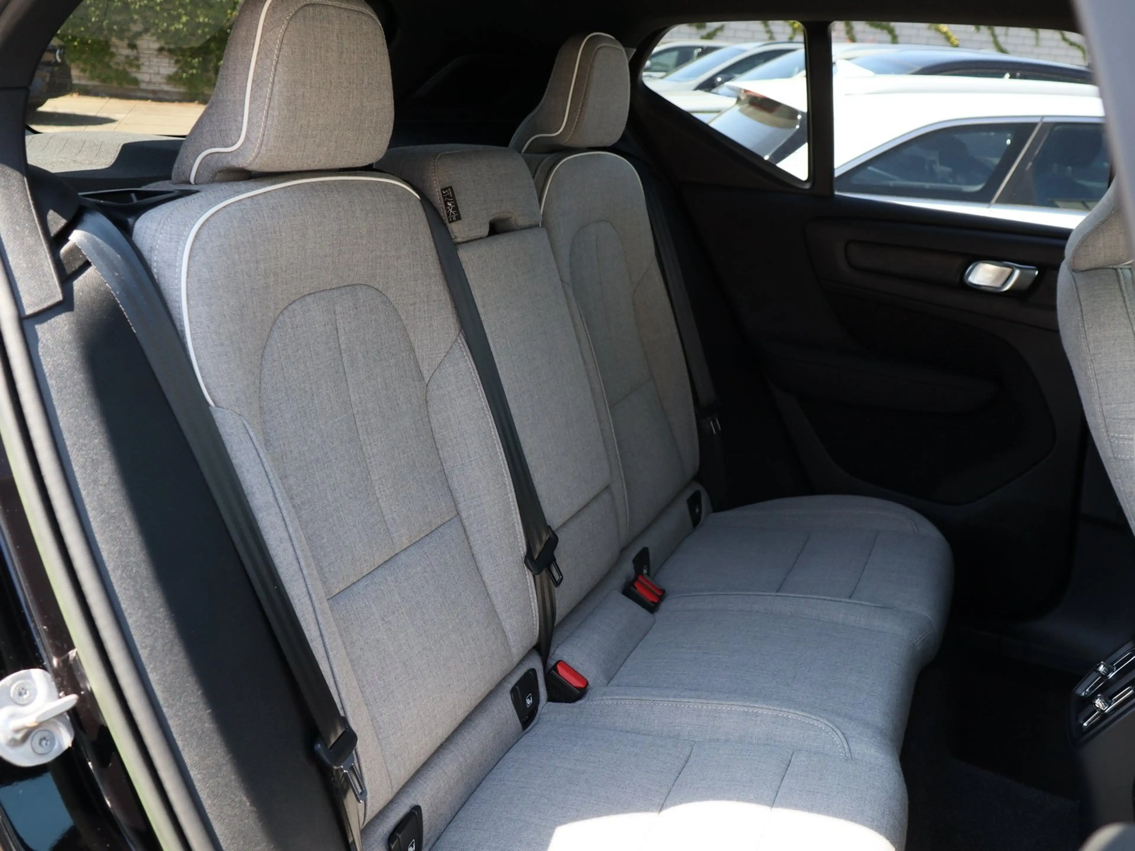 Volvo XC40 Recharge Pure Electric AWD Ultimate — photo 4