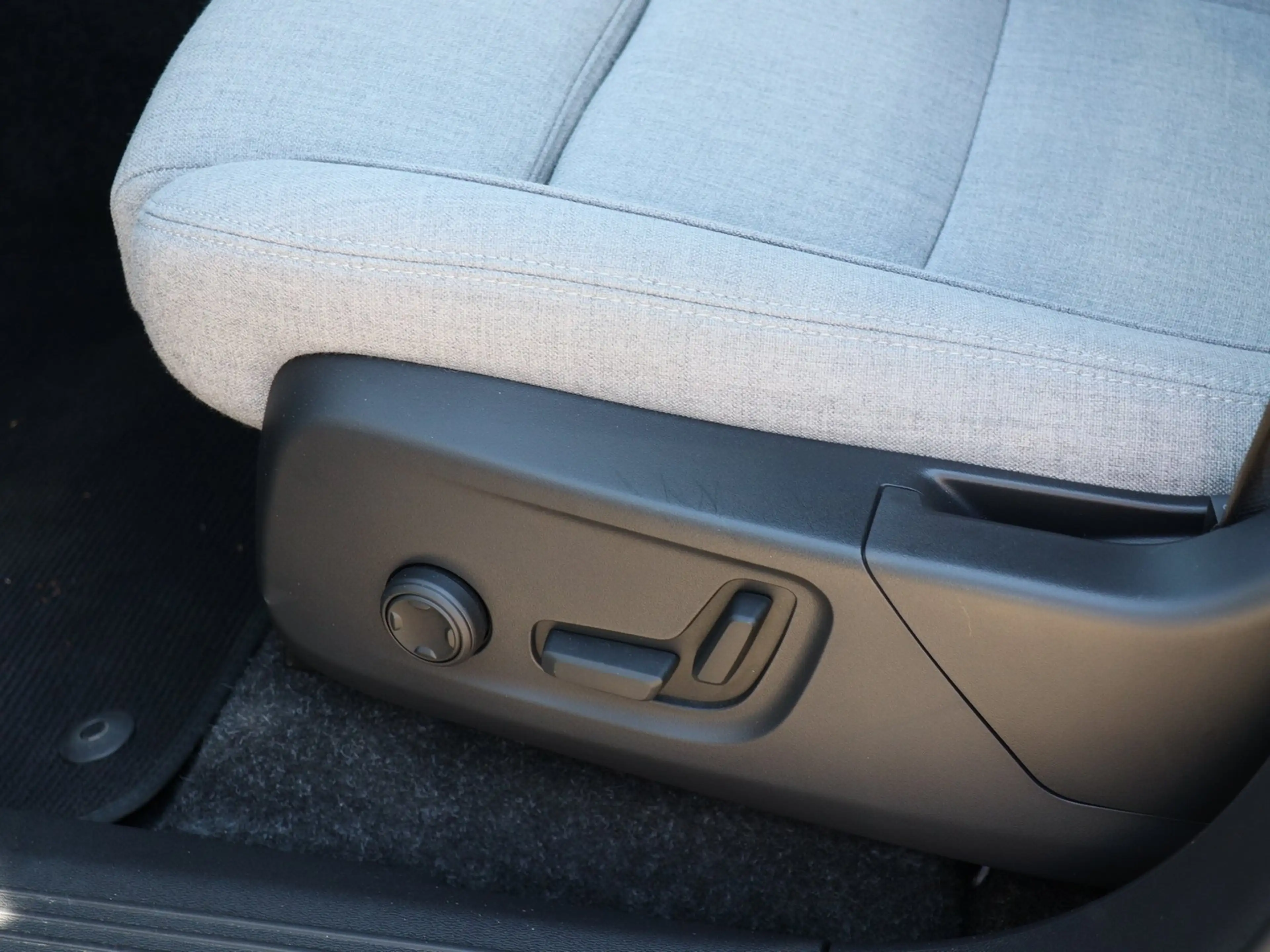Volvo XC40 Recharge Pure Electric AWD Ultimate — photo 13
